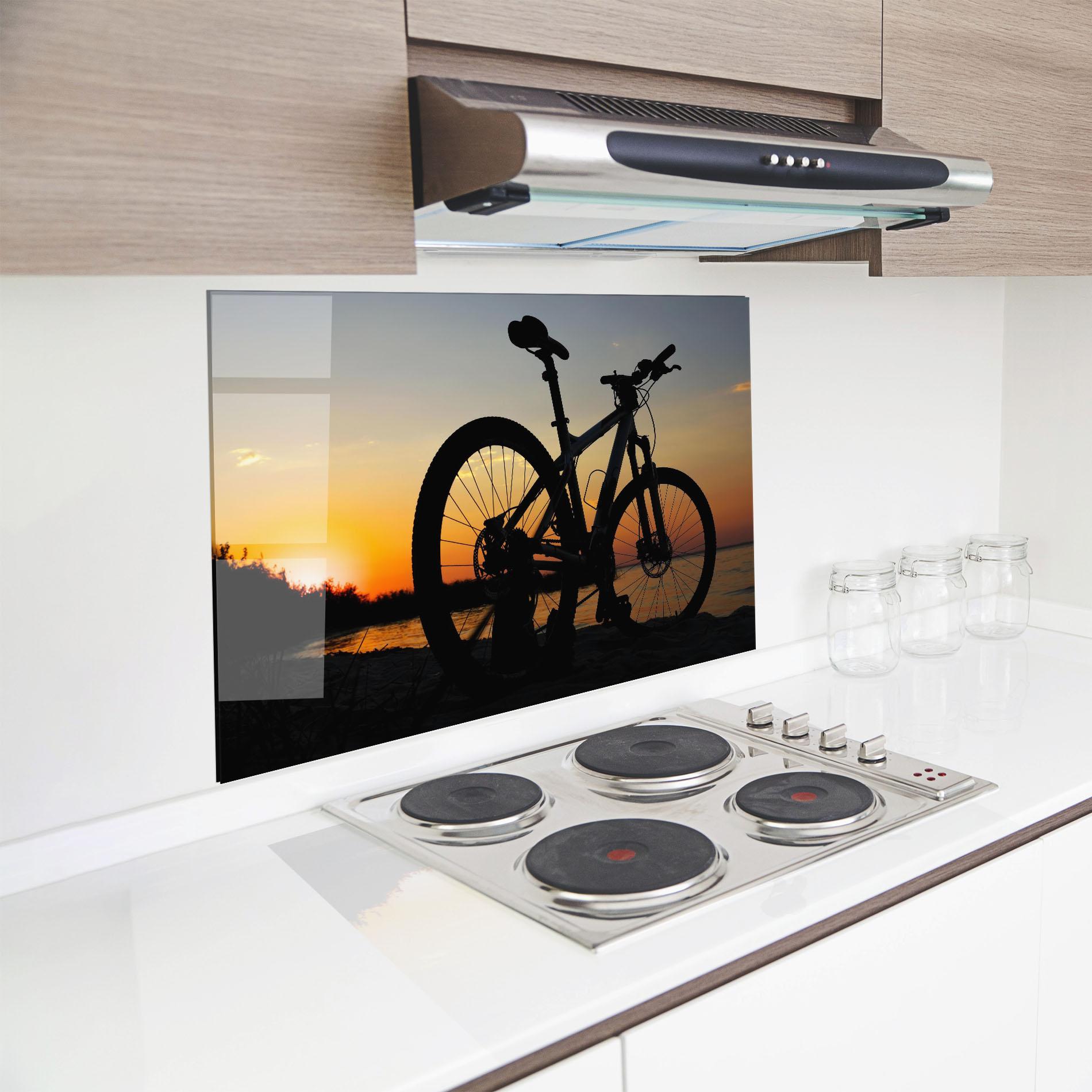 Küchenrückwand Glas Beach Bike Silhouette mockup 8