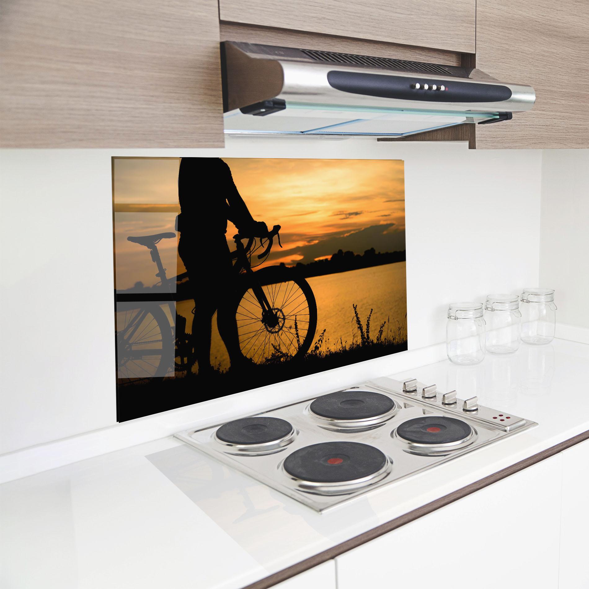 Küchenrückwand Glas Bicycle Sunset Silhouette mockup 8