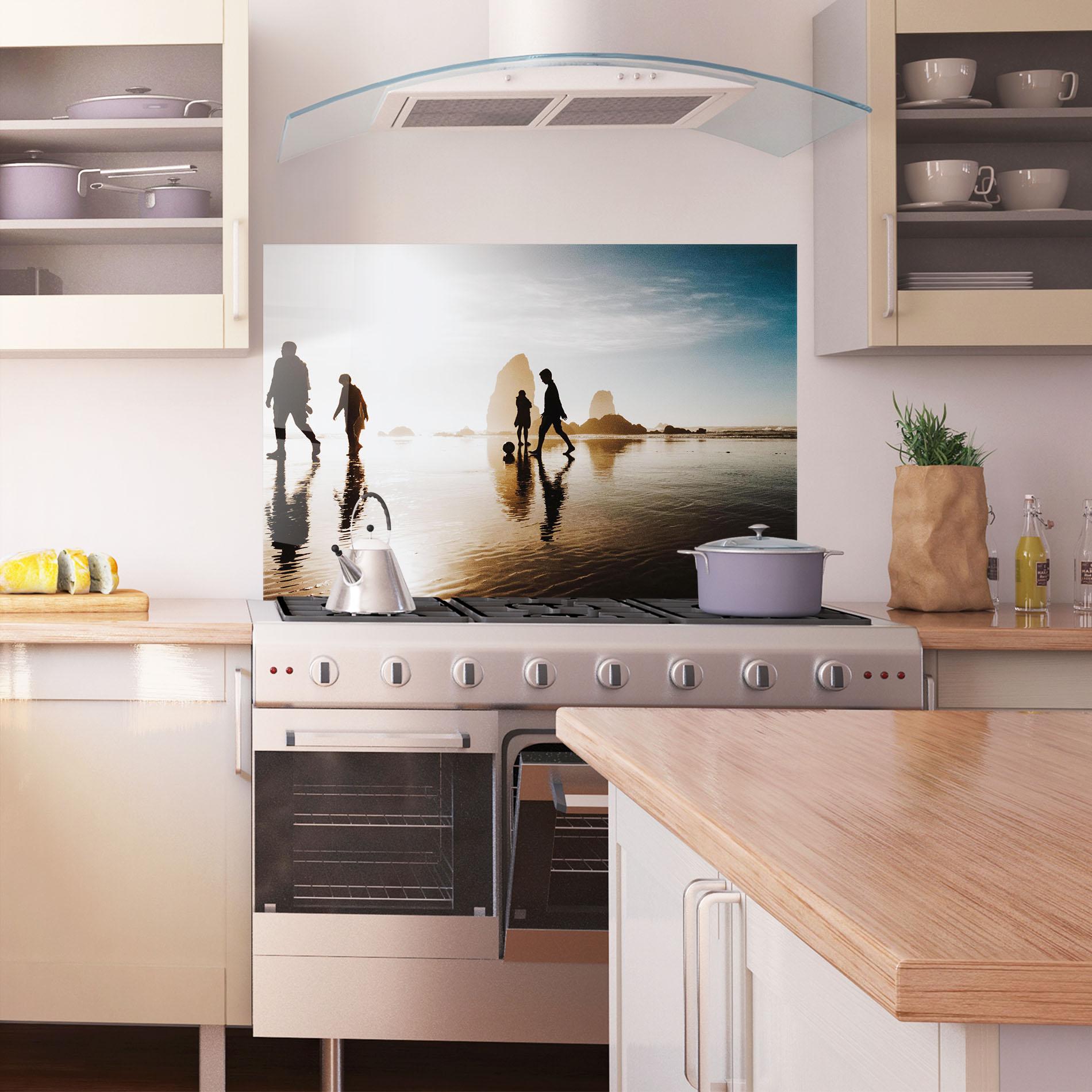 Küchenrückwand Glas Football On Water mockup 1