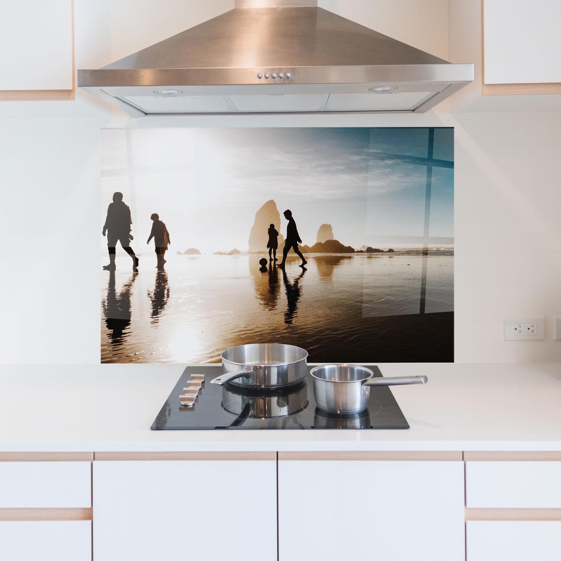 Küchenrückwand Glas Football On Water mockup 5