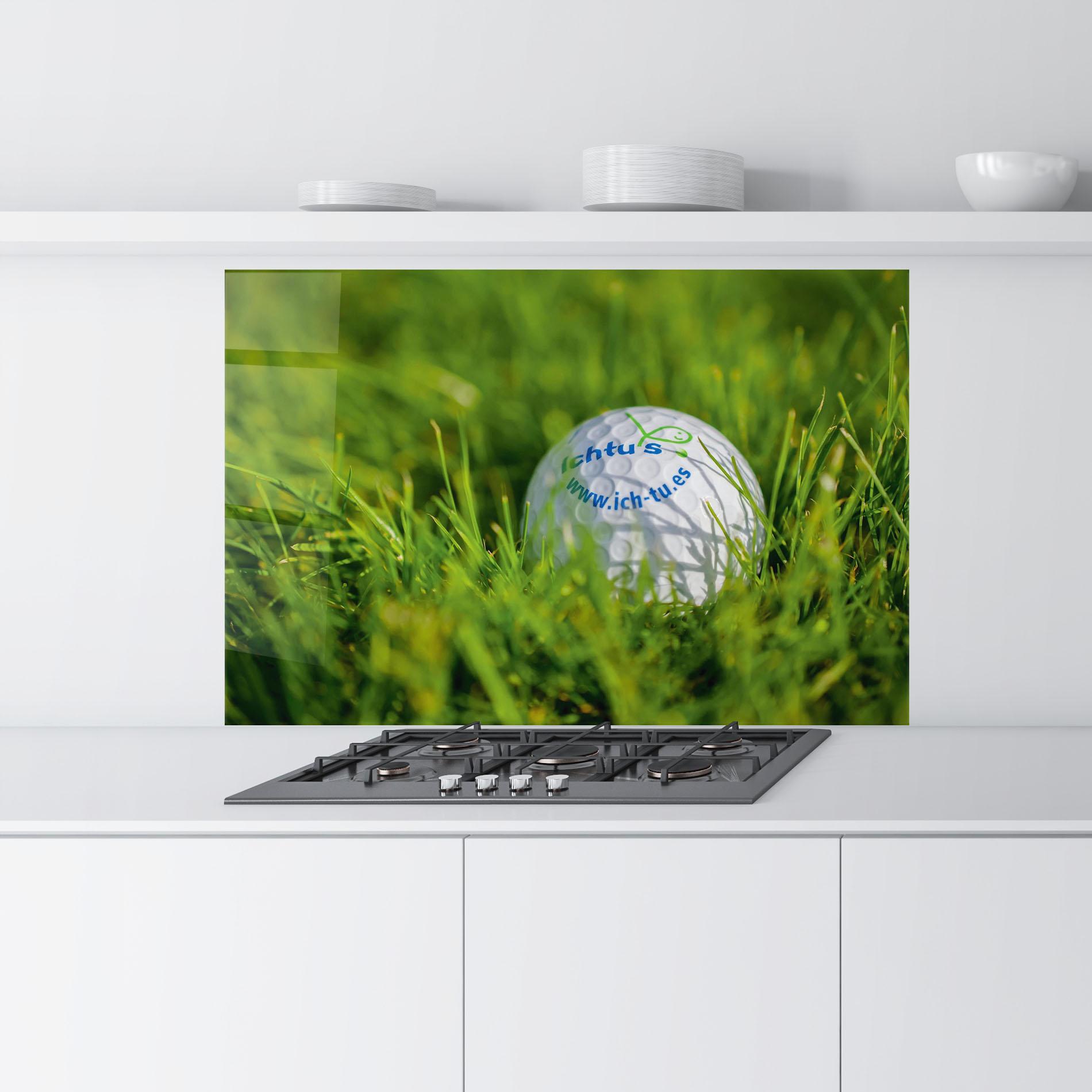 Küchenrückwand Glas Golf Ball In Grass mockup 9