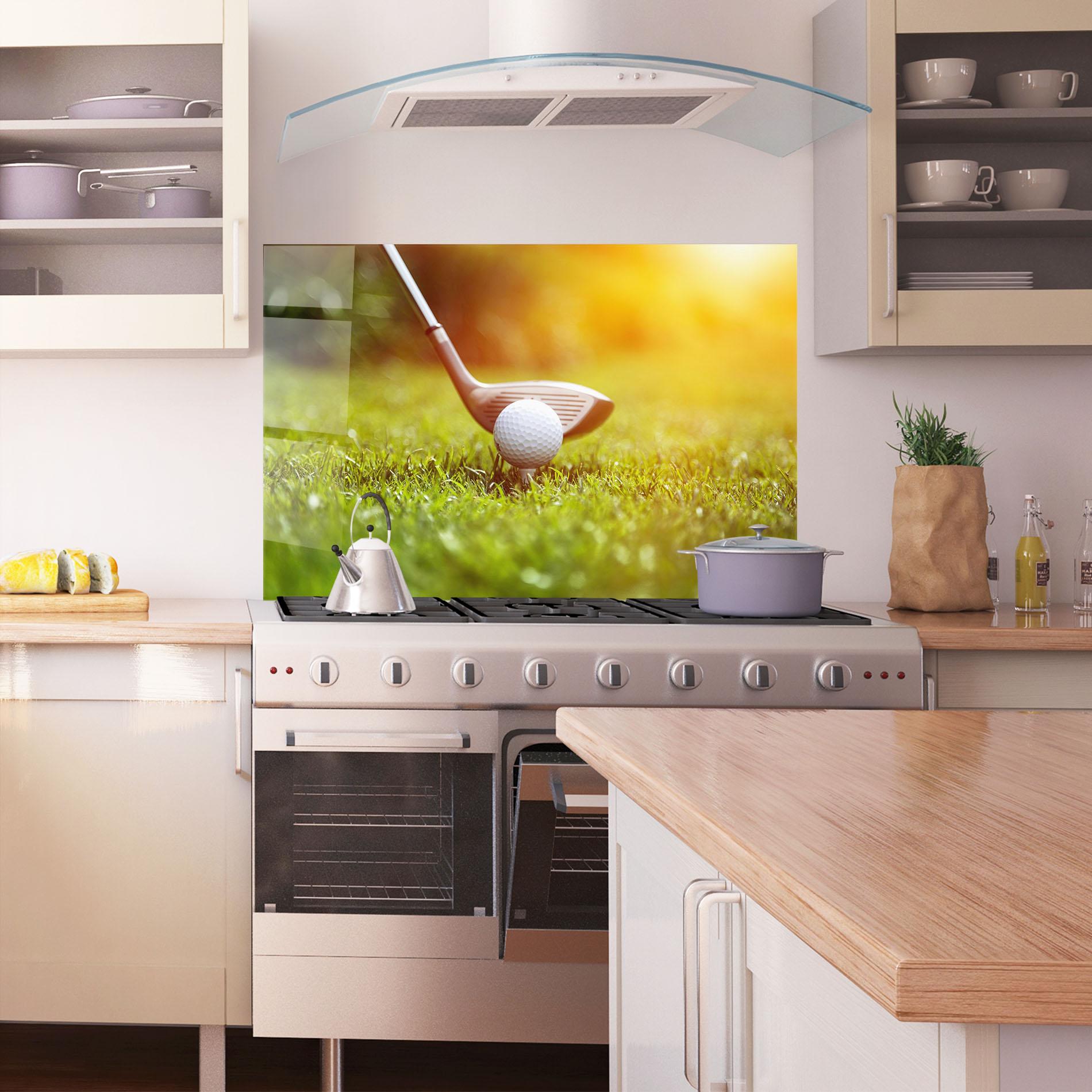 Küchenrückwand Glas Close Up Golf Ball mockup 1