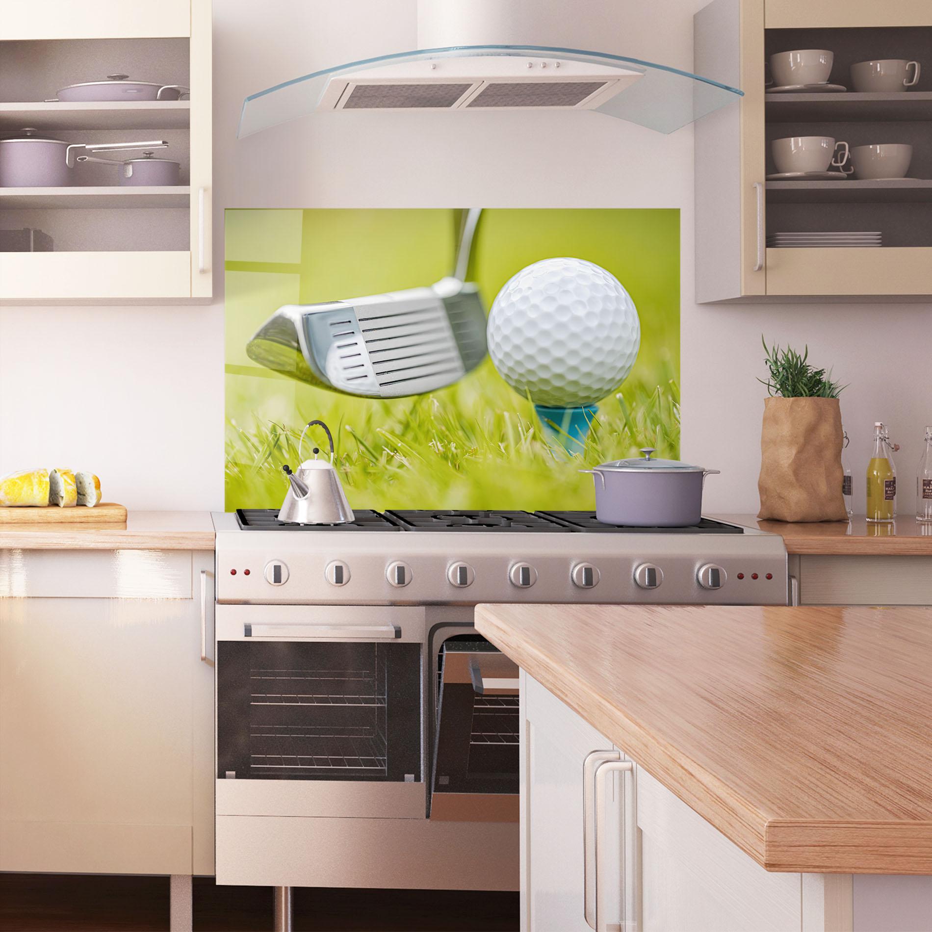 Küchenrückwand Glas Golf Ball Grass mockup 1