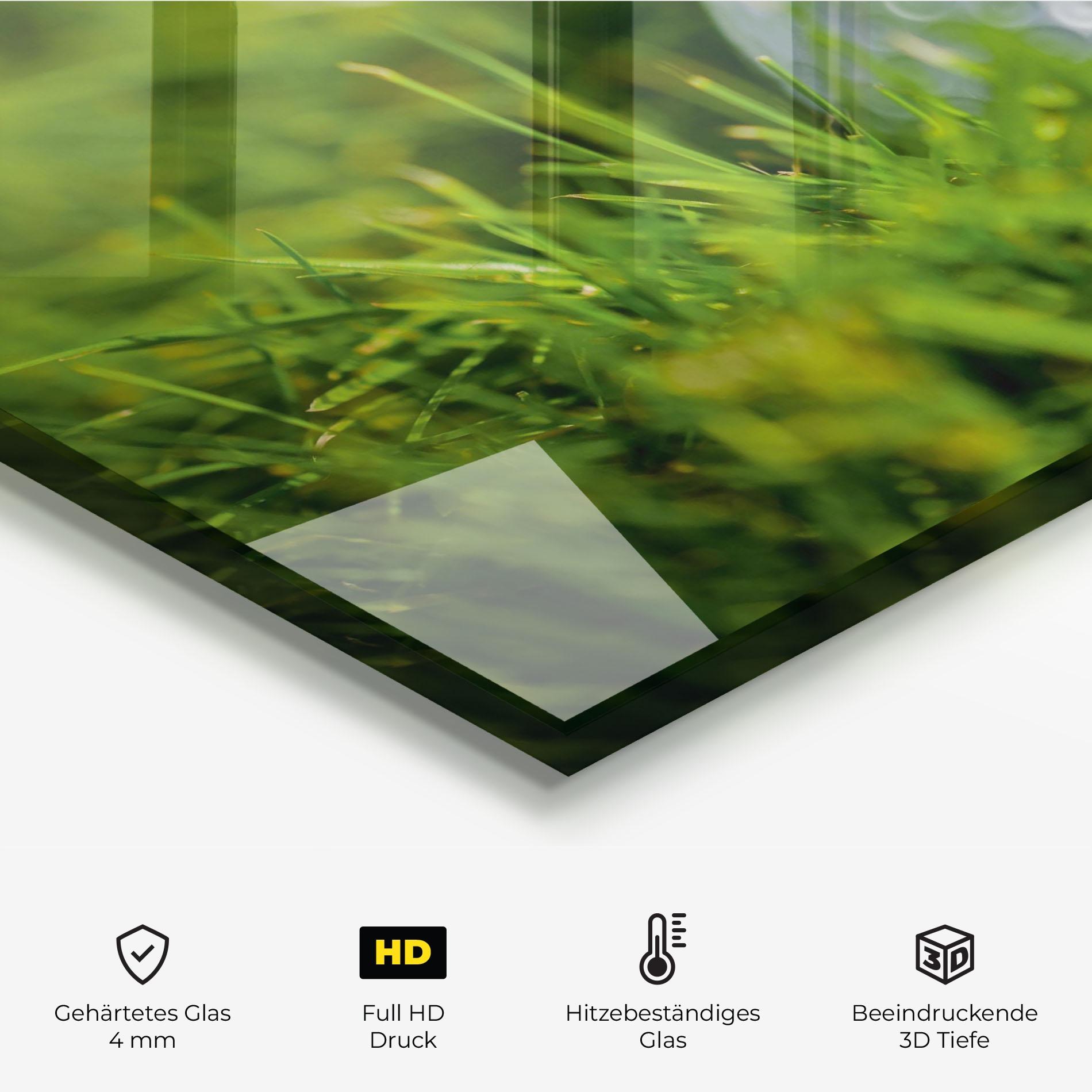 Küchenrückwand Glas Golf Ball In Grass mockup 2