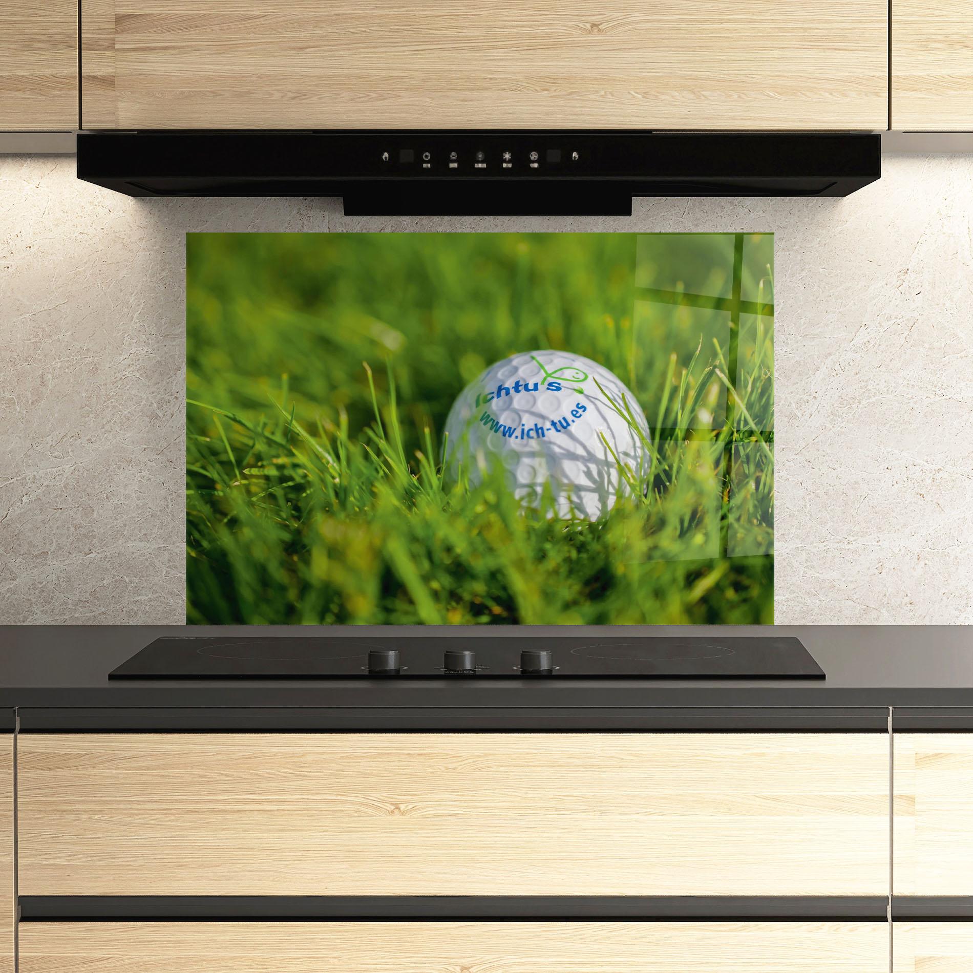 Küchenrückwand Glas Golf Ball In Grass mockup 3
