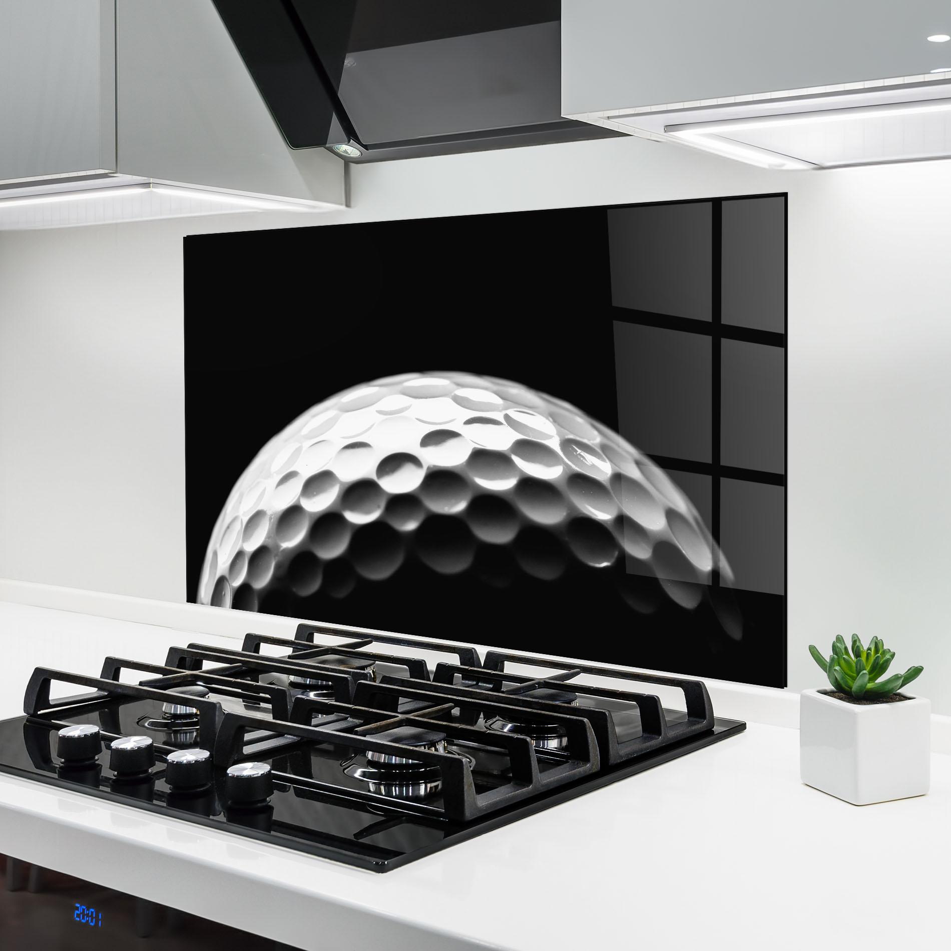 Küchenrückwand Glas Golf Ball Close Up mockup 6