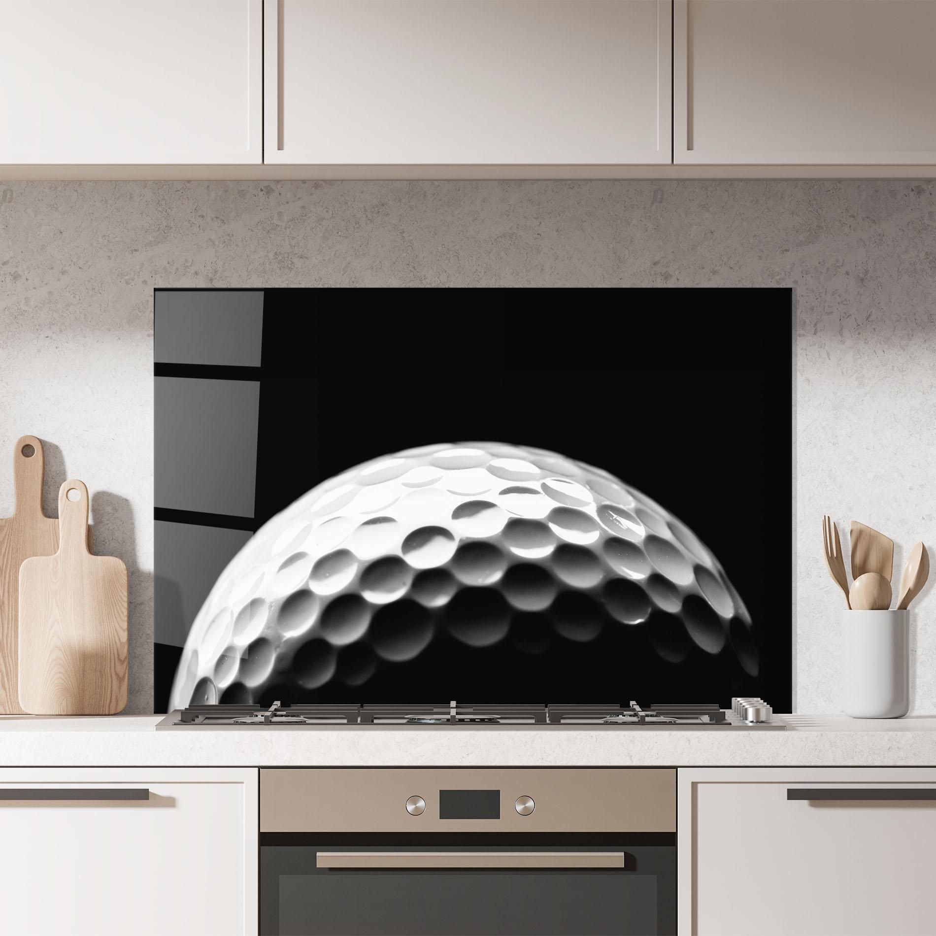 Küchenrückwand Glas Golf Ball Close Up mockup 7
