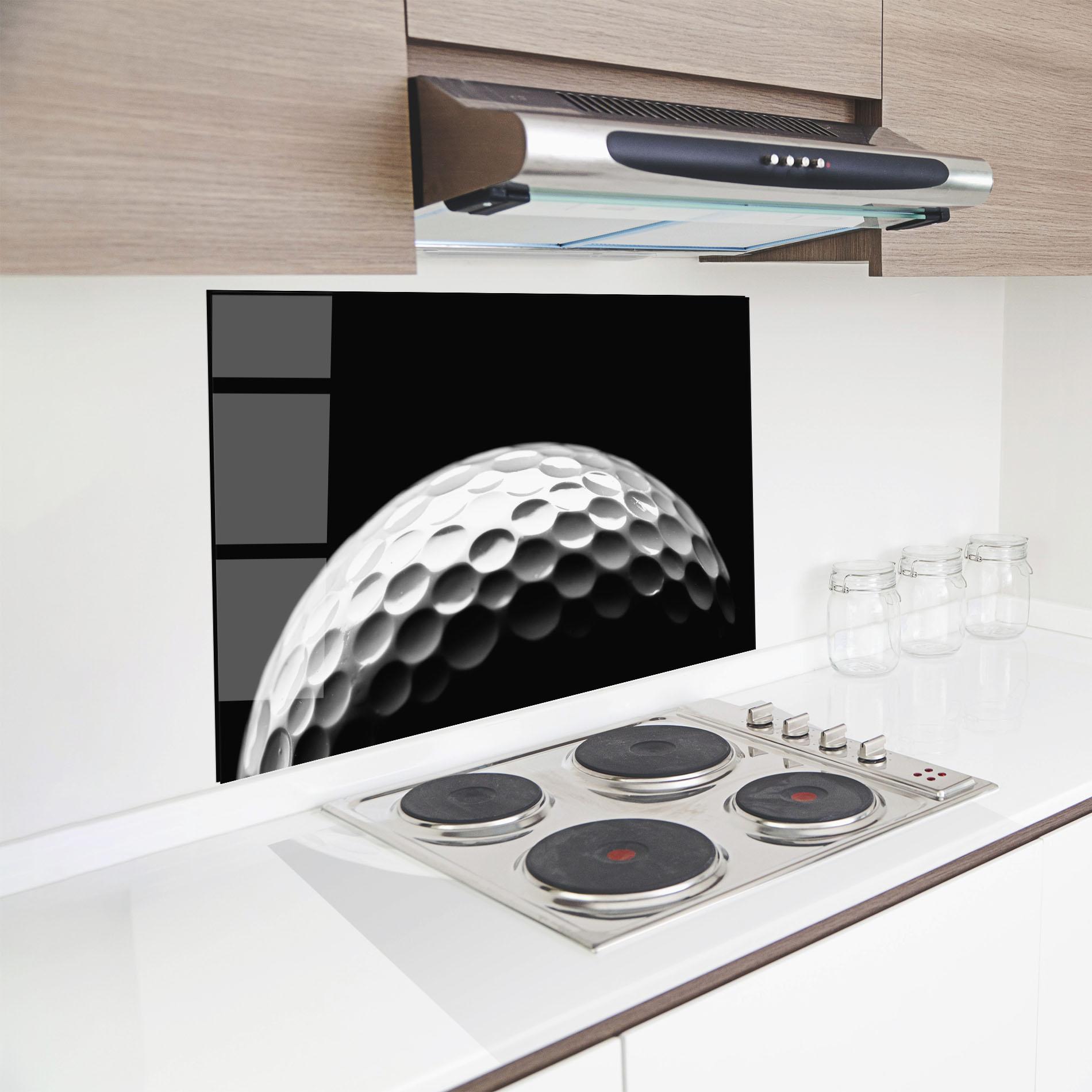 Küchenrückwand Glas Golf Ball Close Up mockup 8