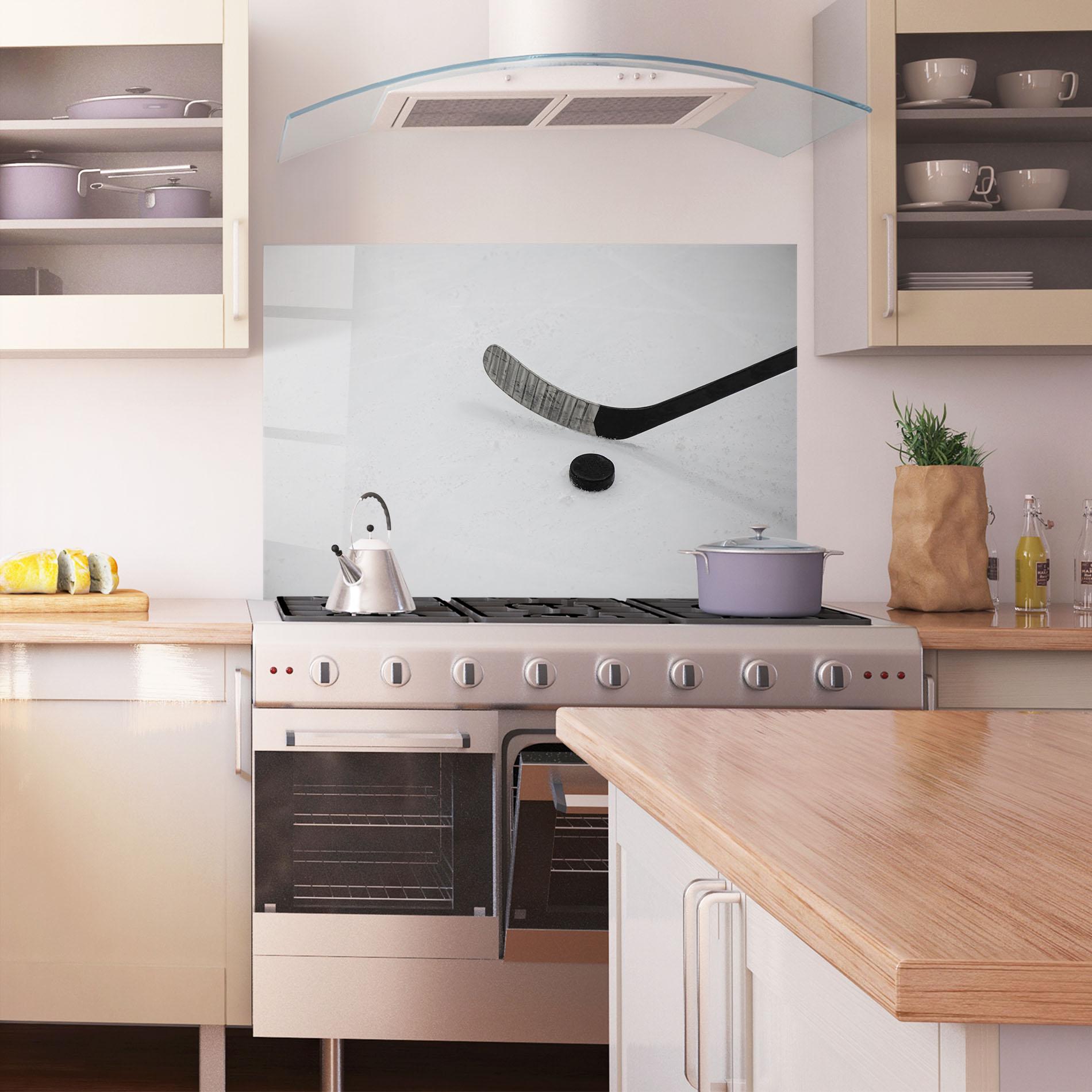 Küchenrückwand Glas Hockey Puck mockup 1