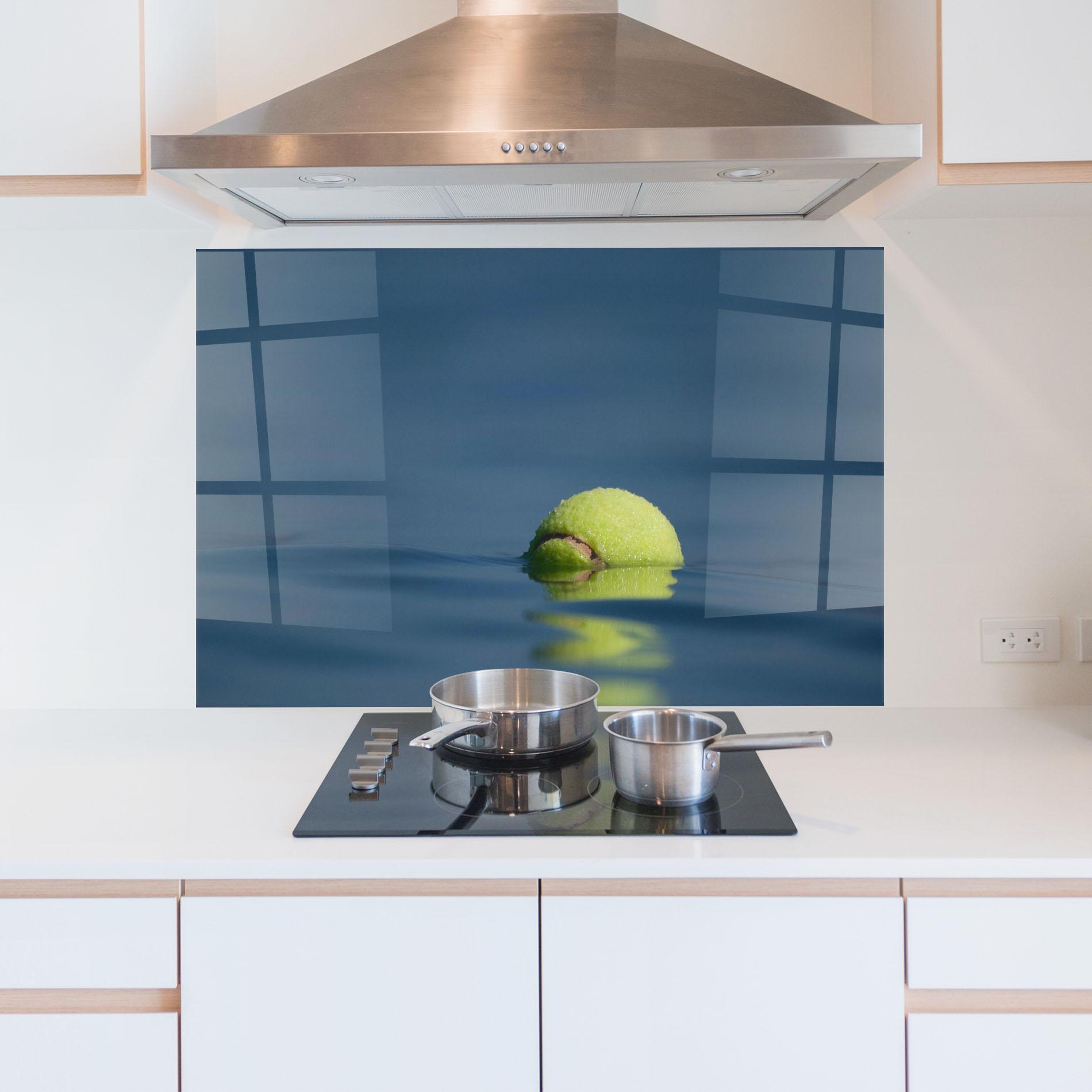 Küchenrückwand Glas Tennis Ball In Water mockup 5