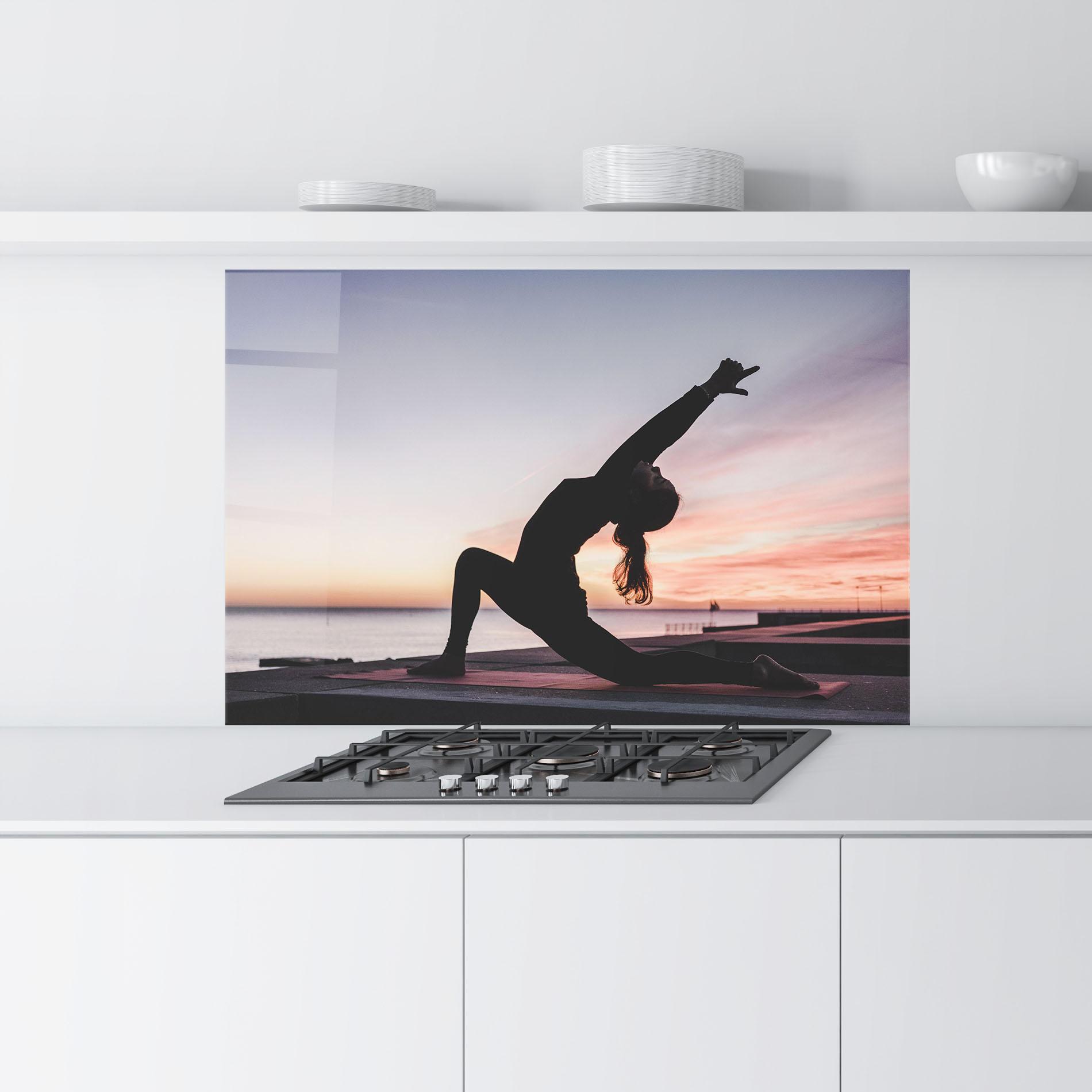 Küchenrückwand Glas Purple Sky Yoga mockup 9
