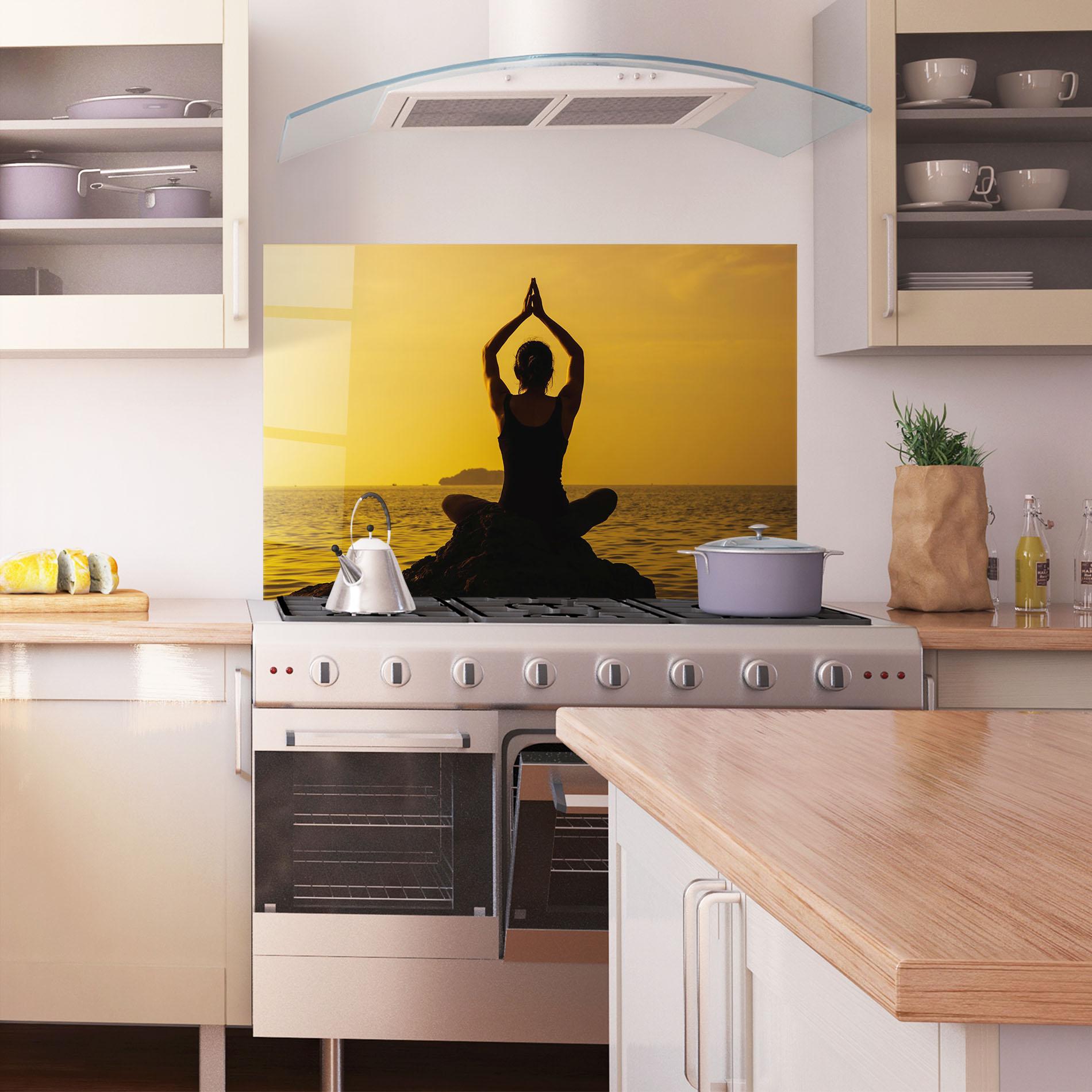 Küchenrückwand Glas Meditation On Sunset mockup 1