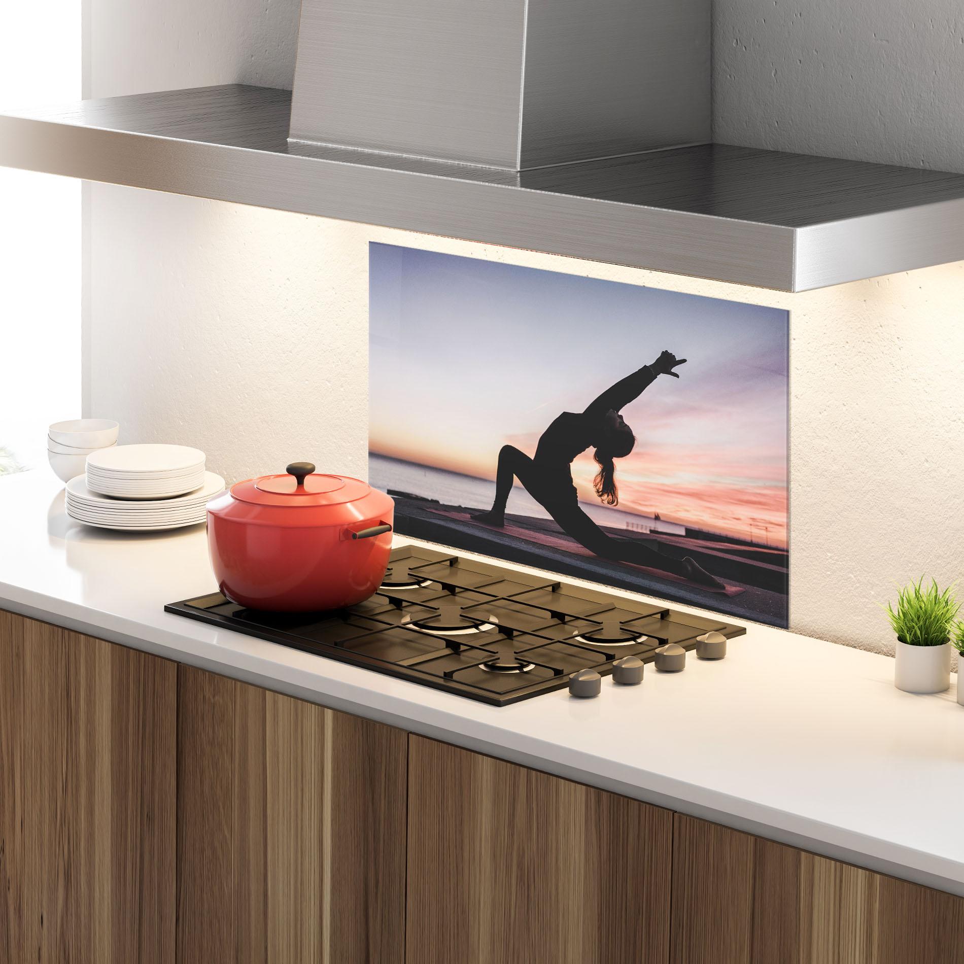 Küchenrückwand Glas Purple Sky Yoga mockup 4