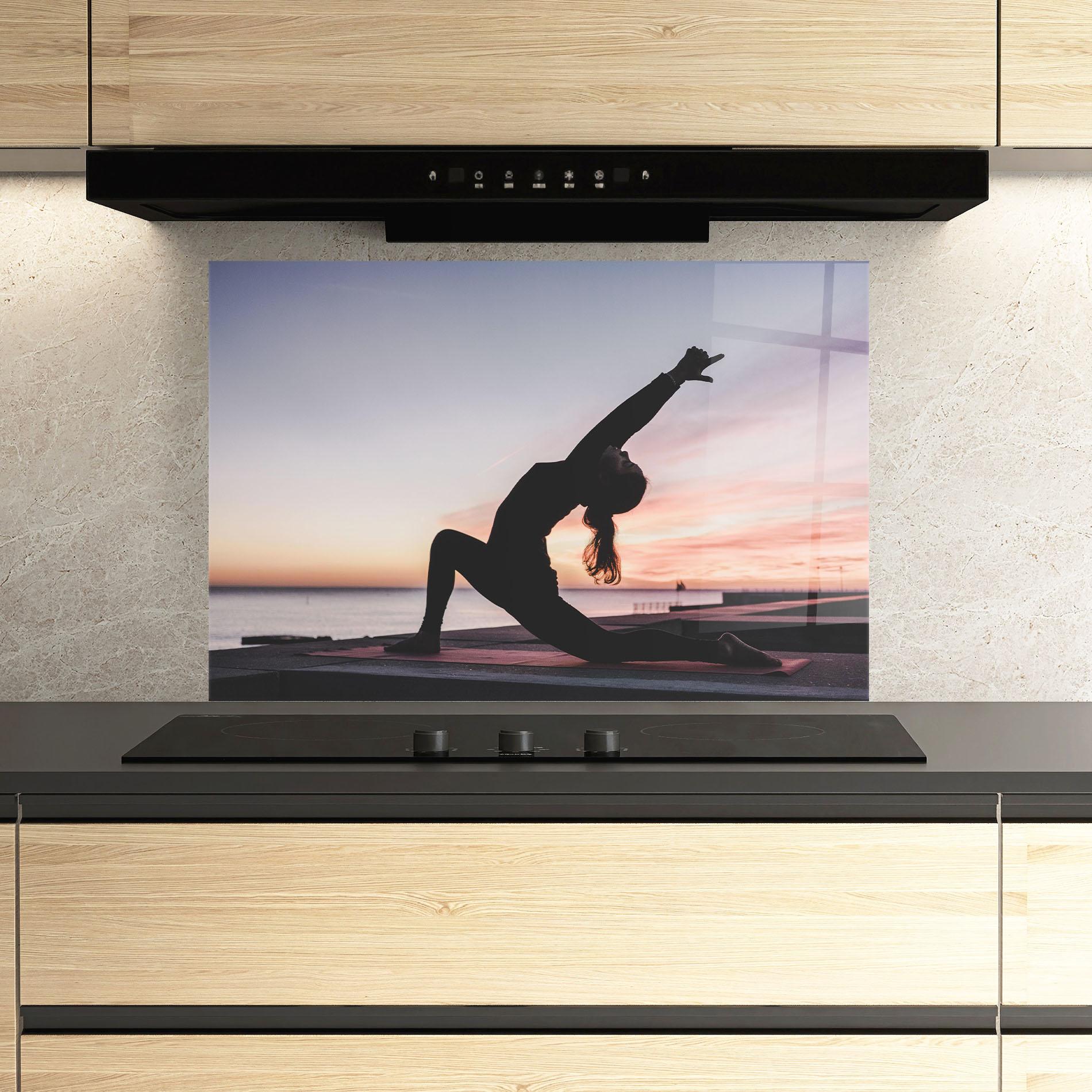Küchenrückwand Glas Purple Sky Yoga mockup 3
