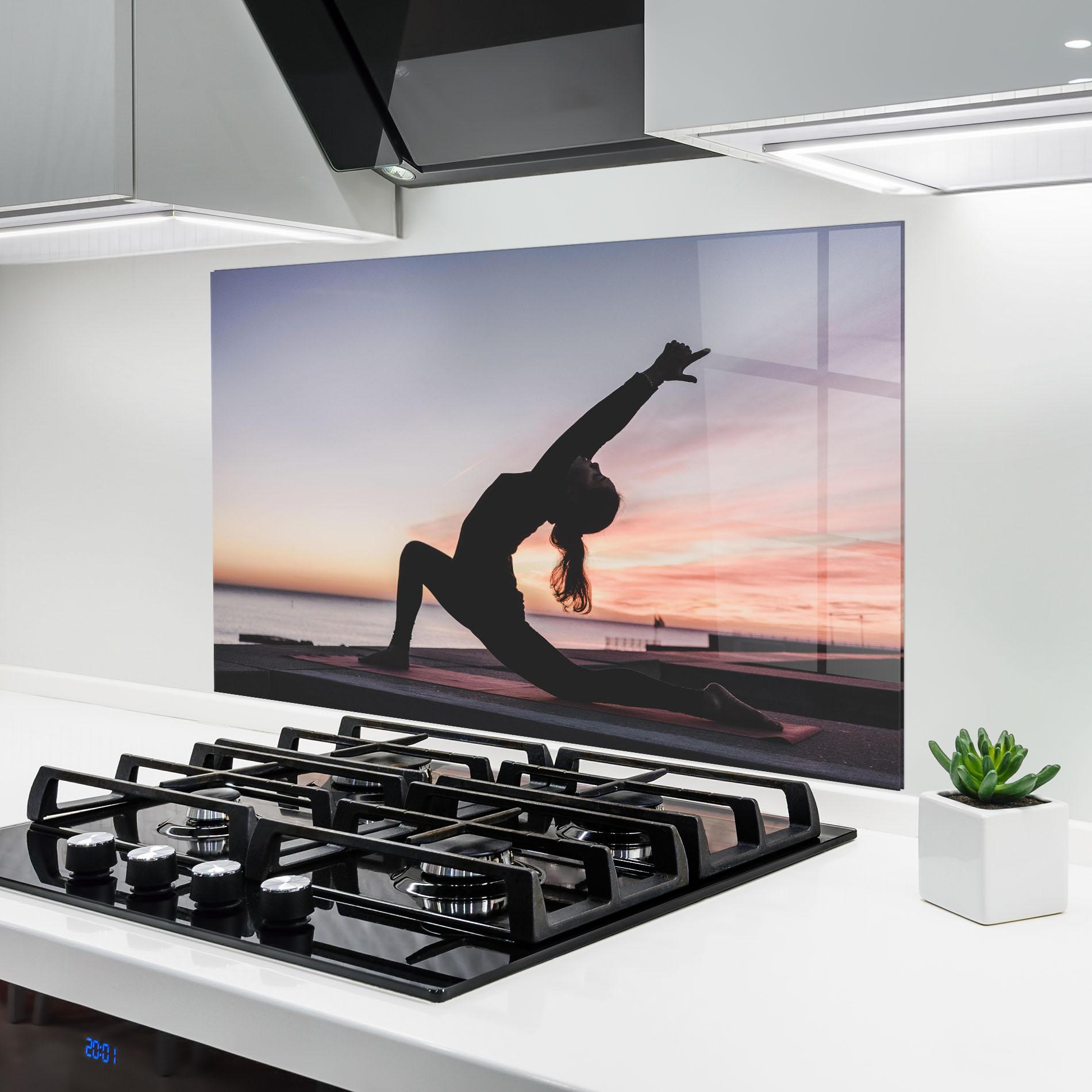 Küchenrückwand Glas Purple Sky Yoga mockup 6