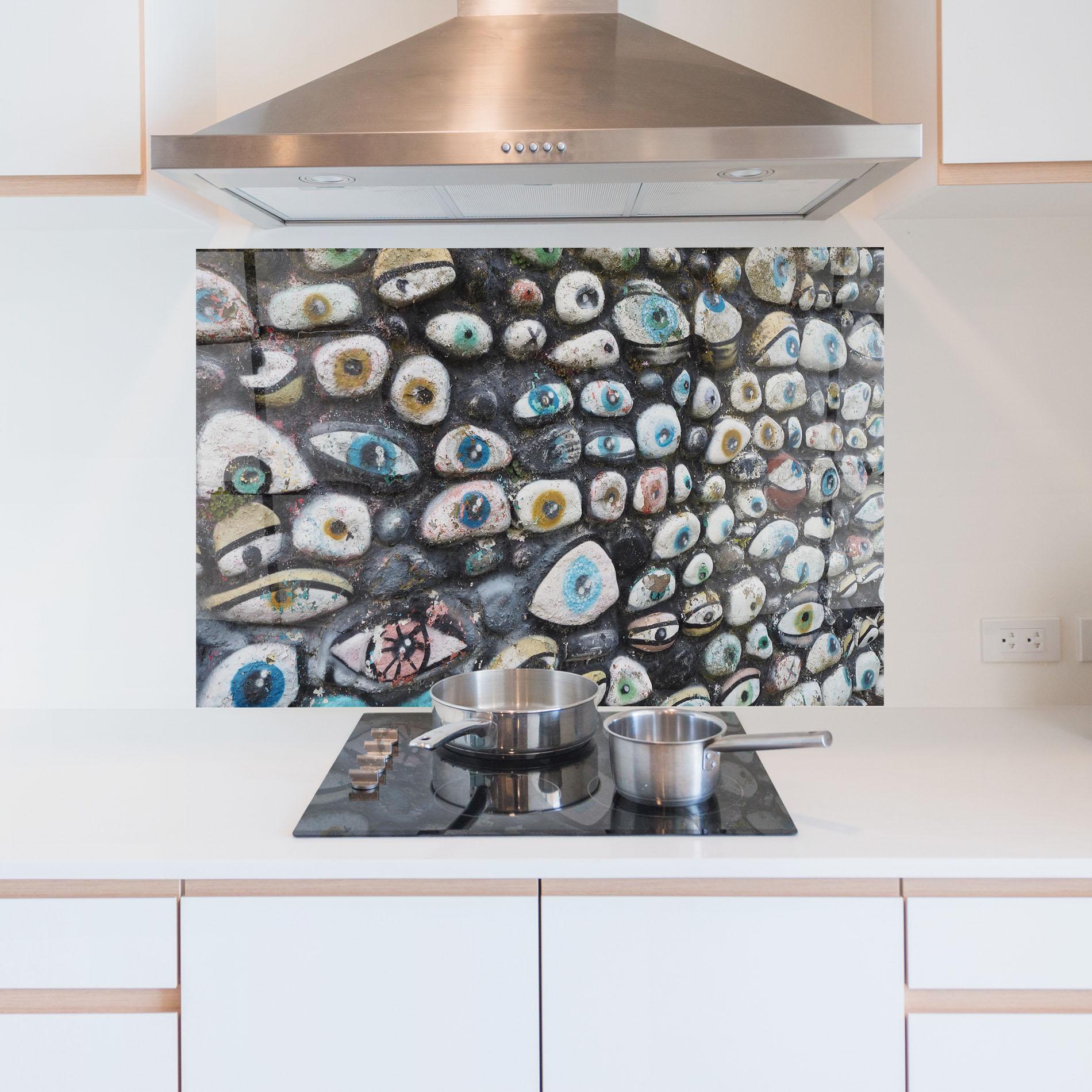 Küchenrückwand Glas Eyes On Stones mockup 5