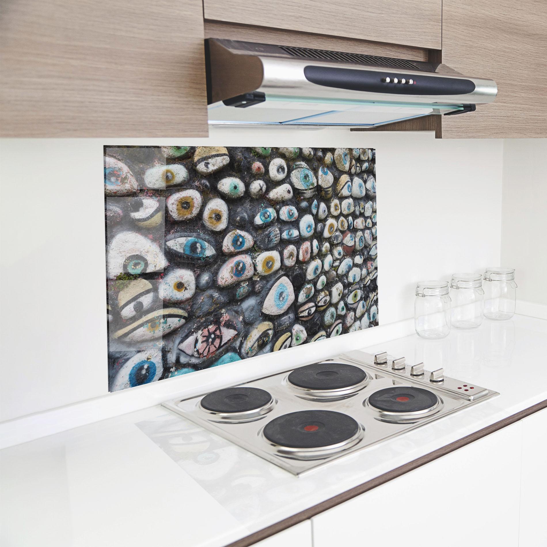 Küchenrückwand Glas Eyes On Stones mockup 8