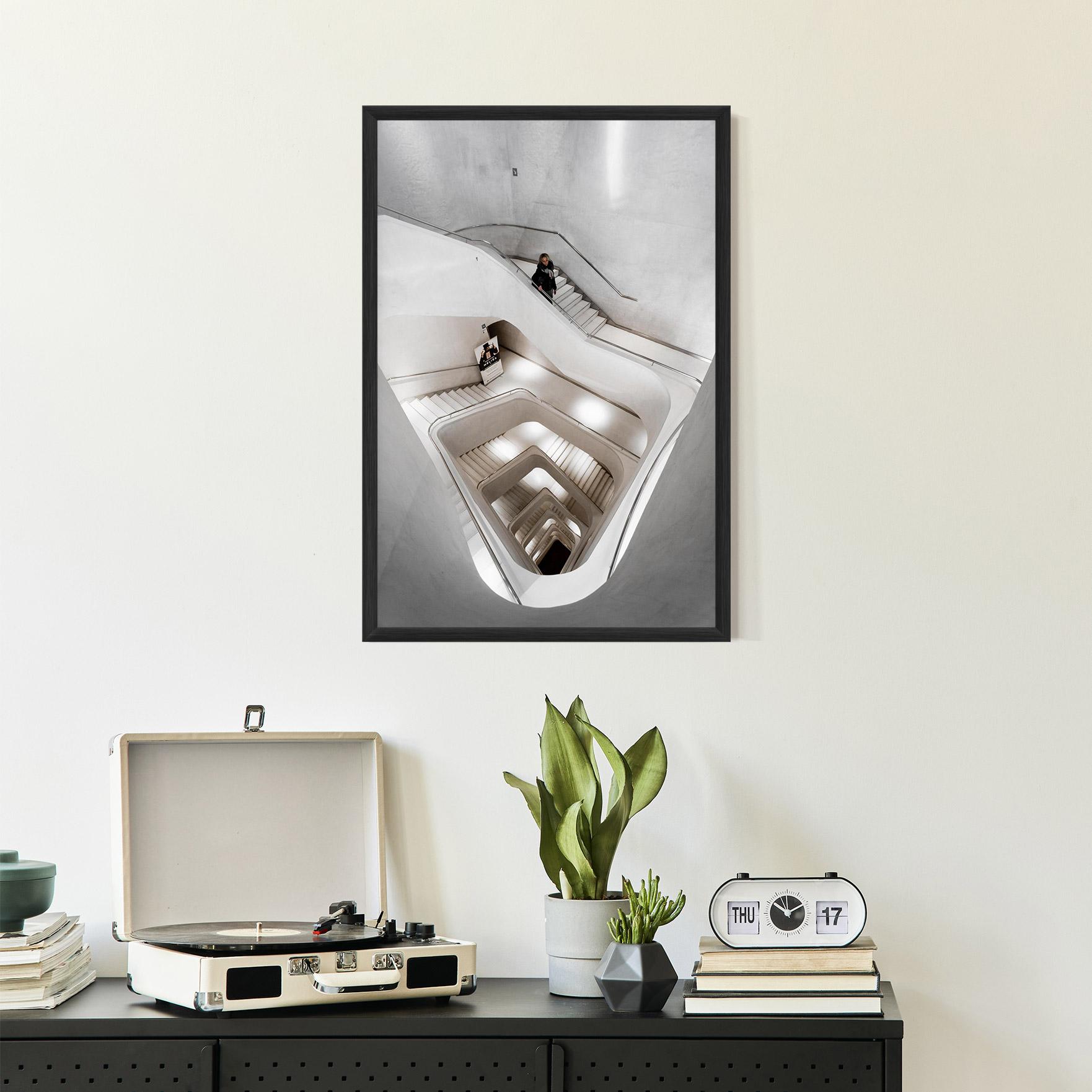 Gerahmte Poster White Stairs Spiral mockup 2