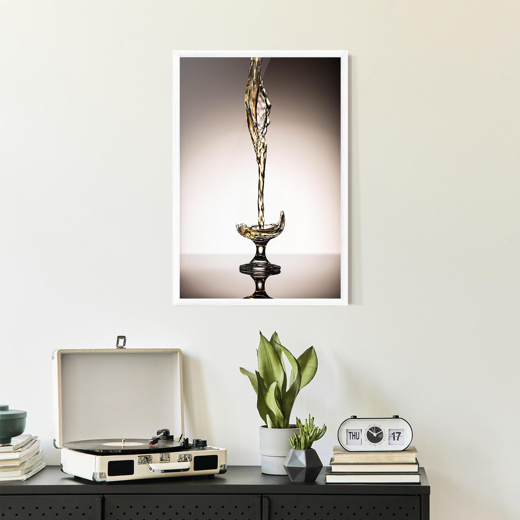 Gerahmte Poster White Wine Splash mockup 2