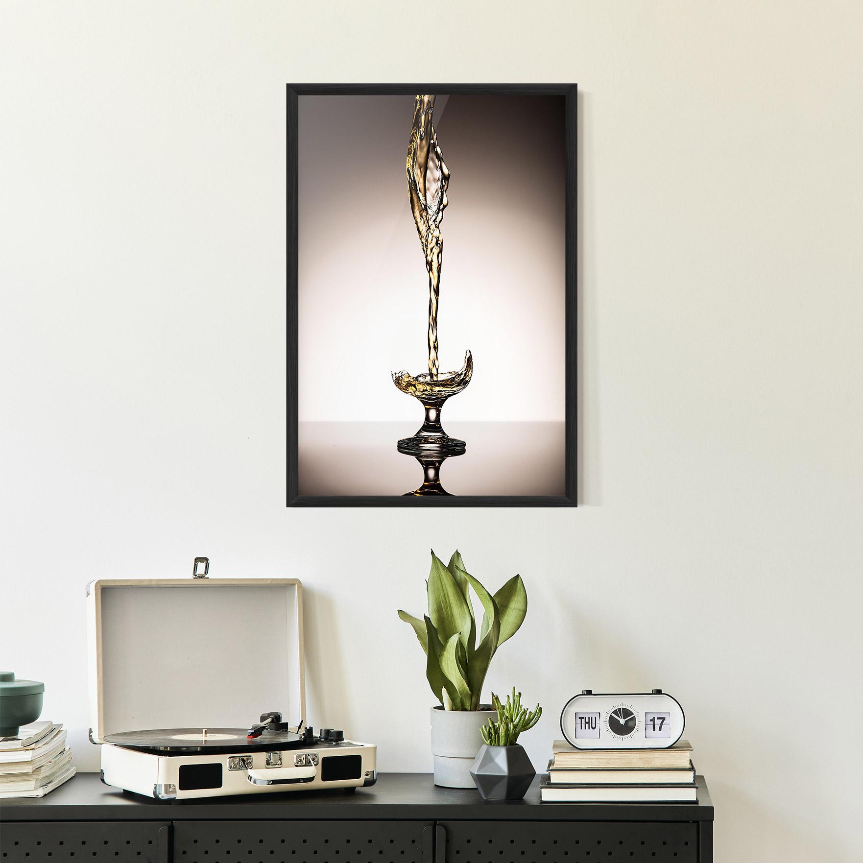 Gerahmte Poster White Wine Splash mockup 2