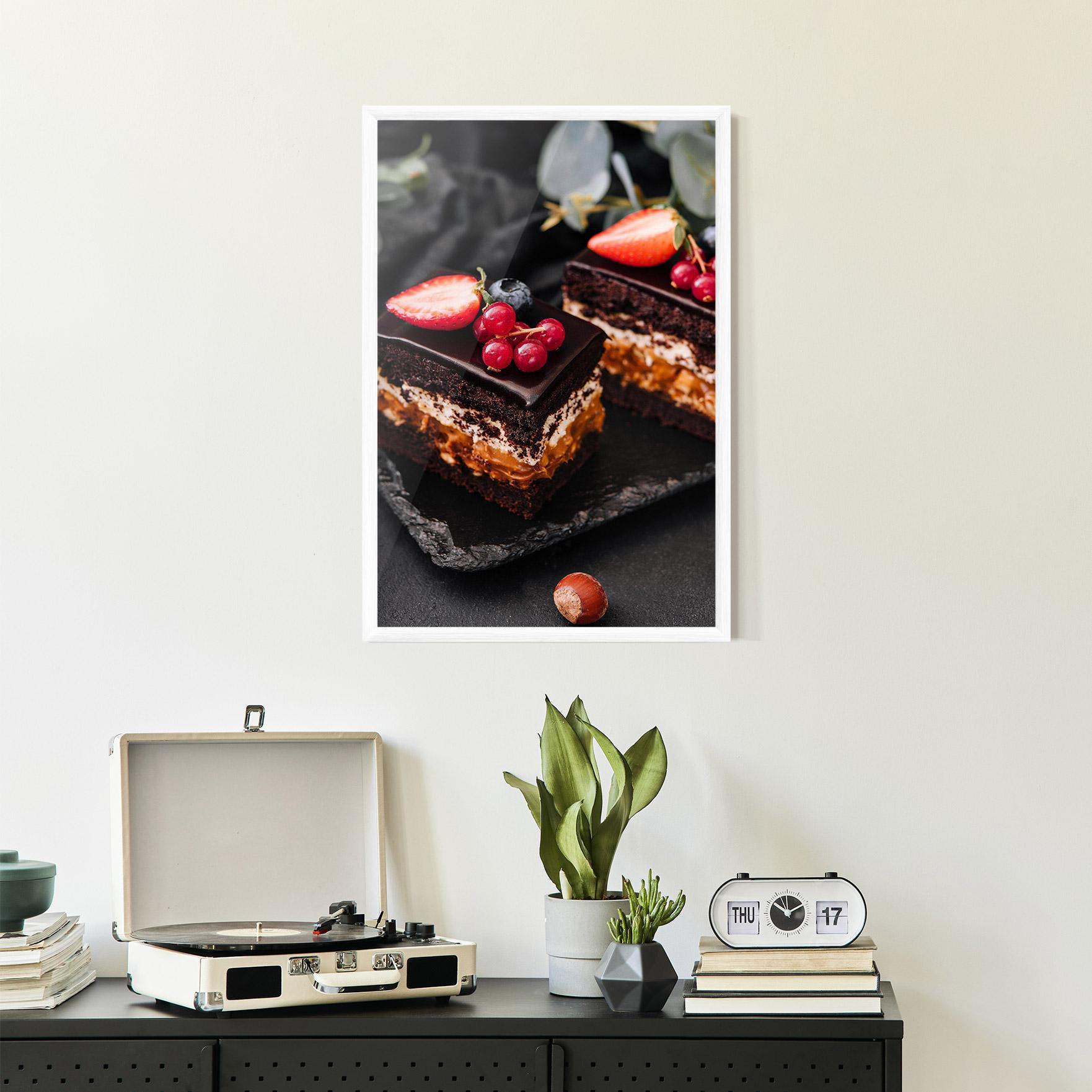Gerahmte Poster Chocolate Berries Cake mockup 2
