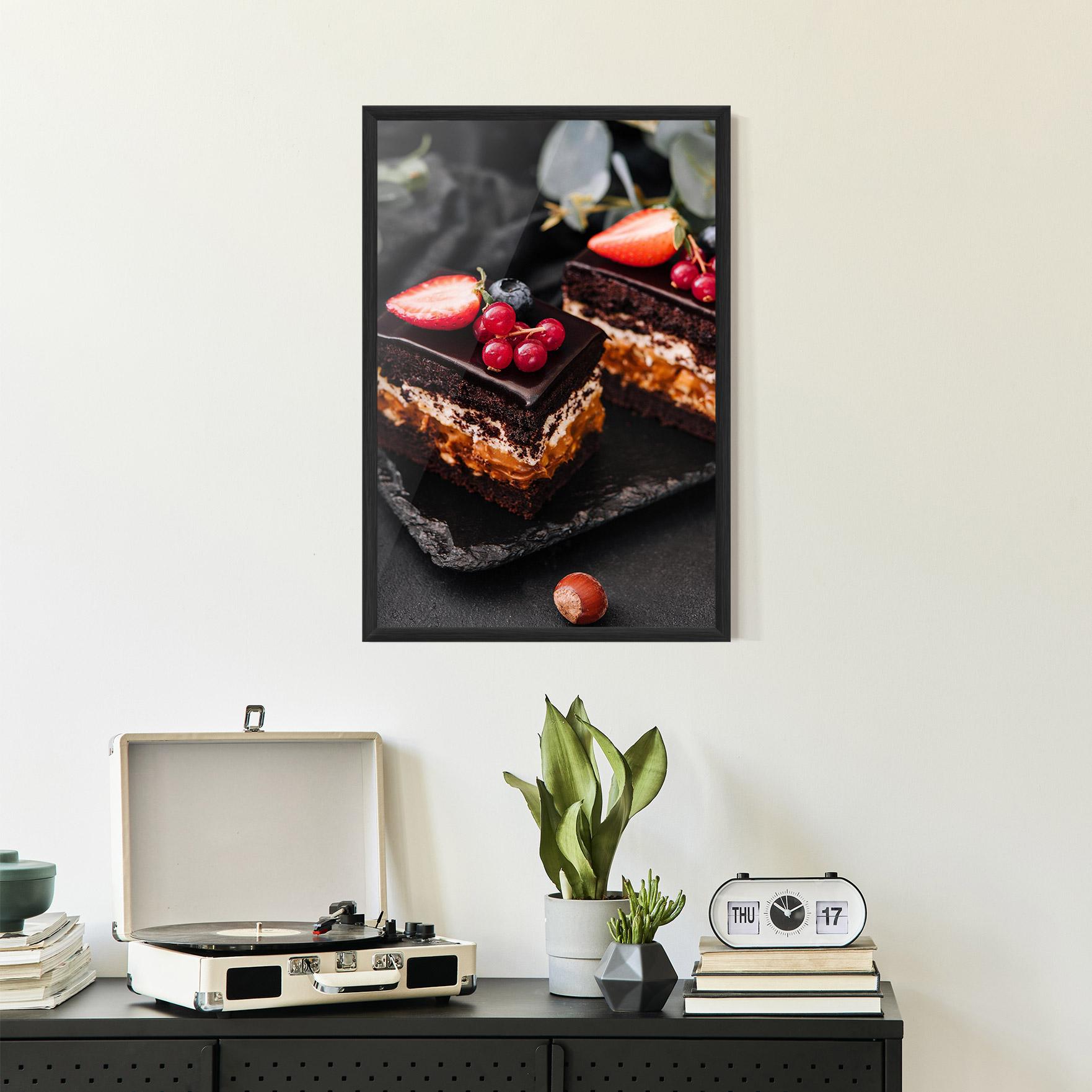 Gerahmte Poster Chocolate Berries Cake mockup 2