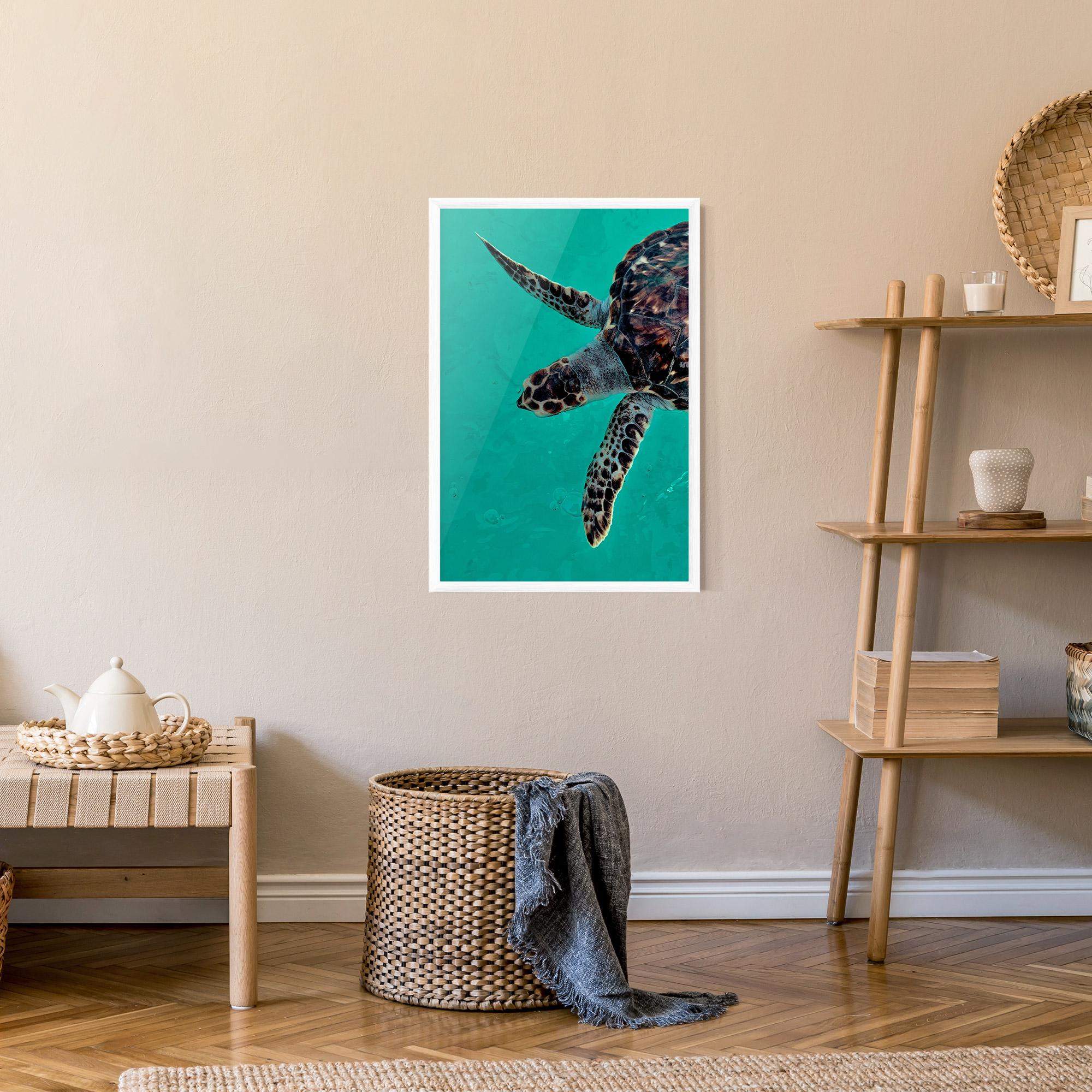 Gerahmte Poster Turtle Sweeming mockup 9