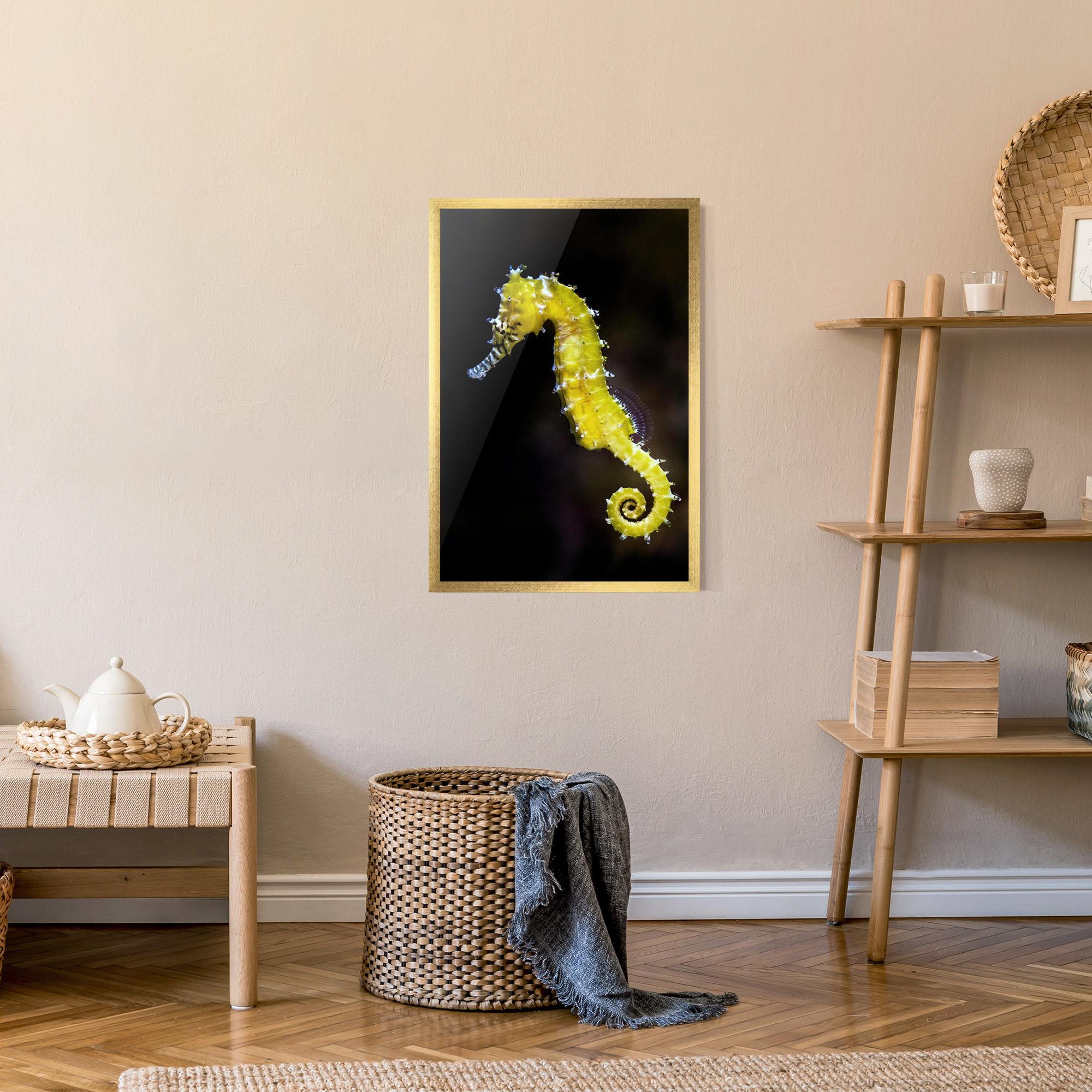 Gerahmte Poster Yellow Seahorse mockup 9