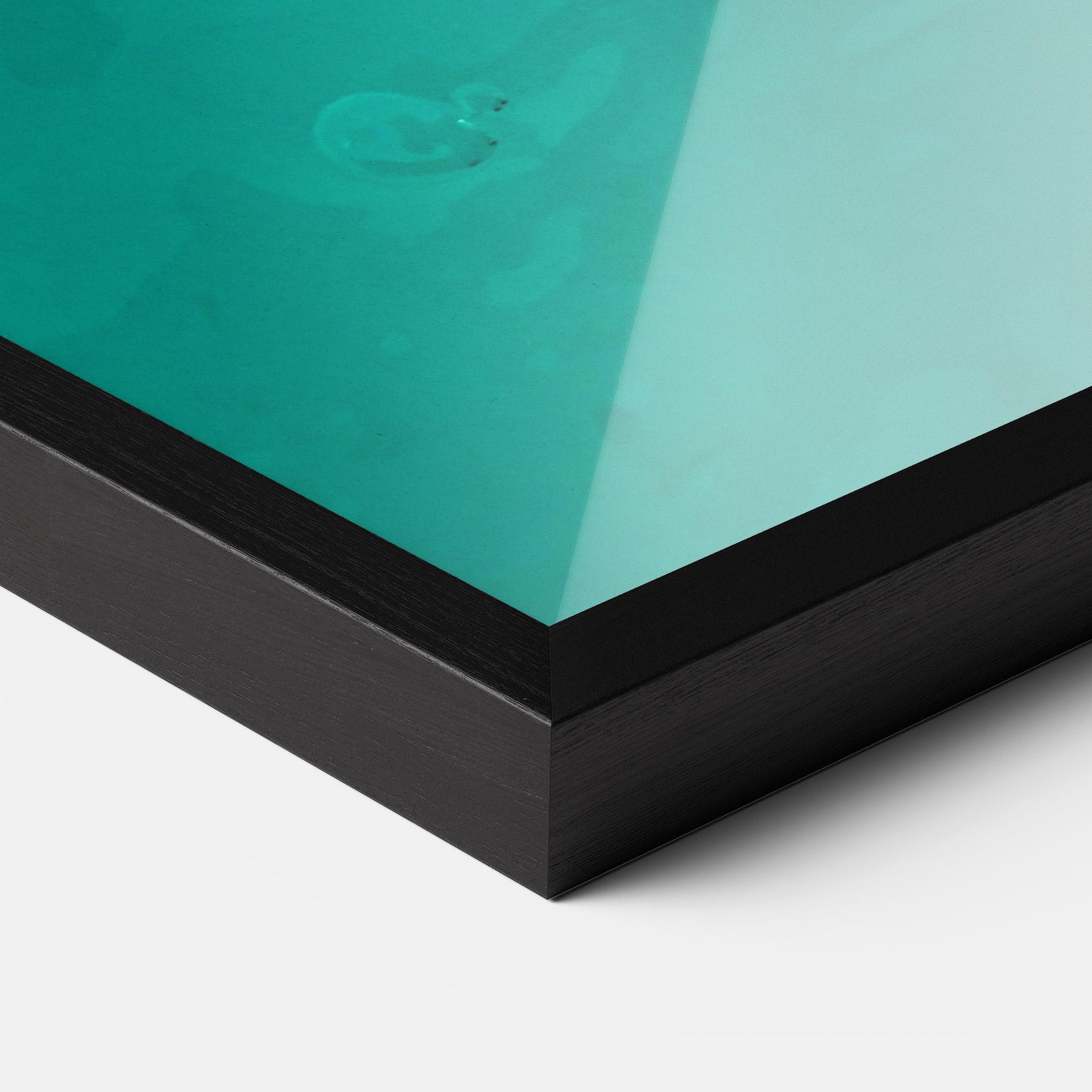 Gerahmte Poster Turtle Sweeming mockup 3