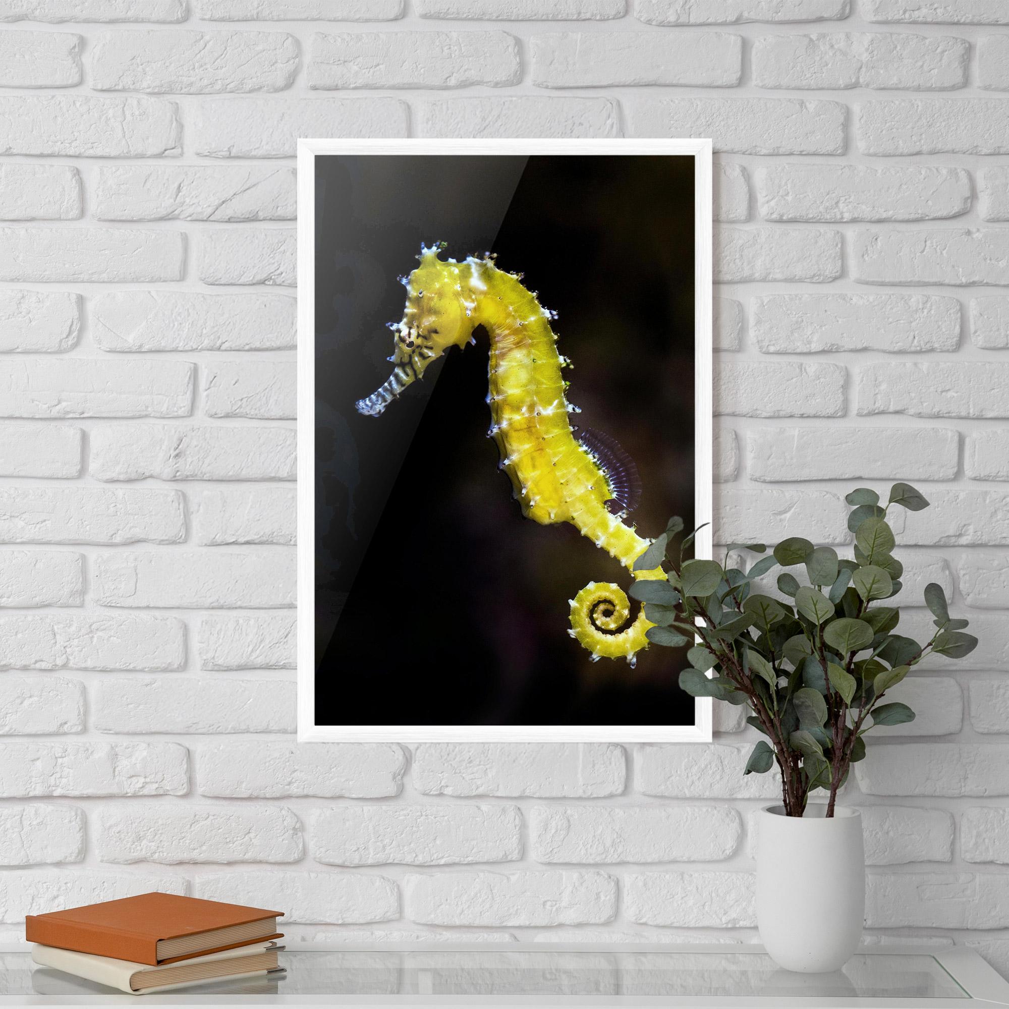 Gerahmte Poster Yellow Seahorse mockup 5