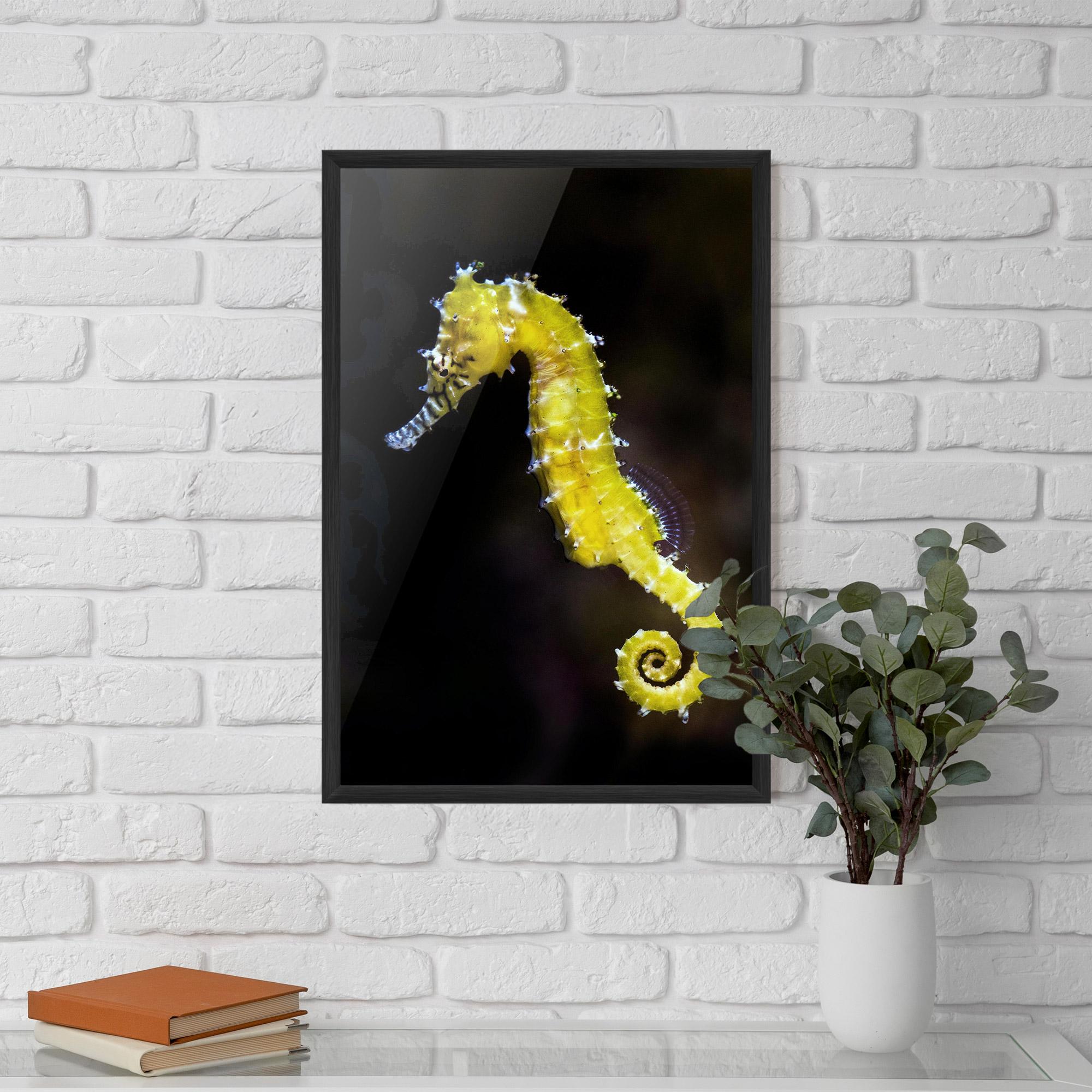 Gerahmte Poster Yellow Seahorse mockup 5