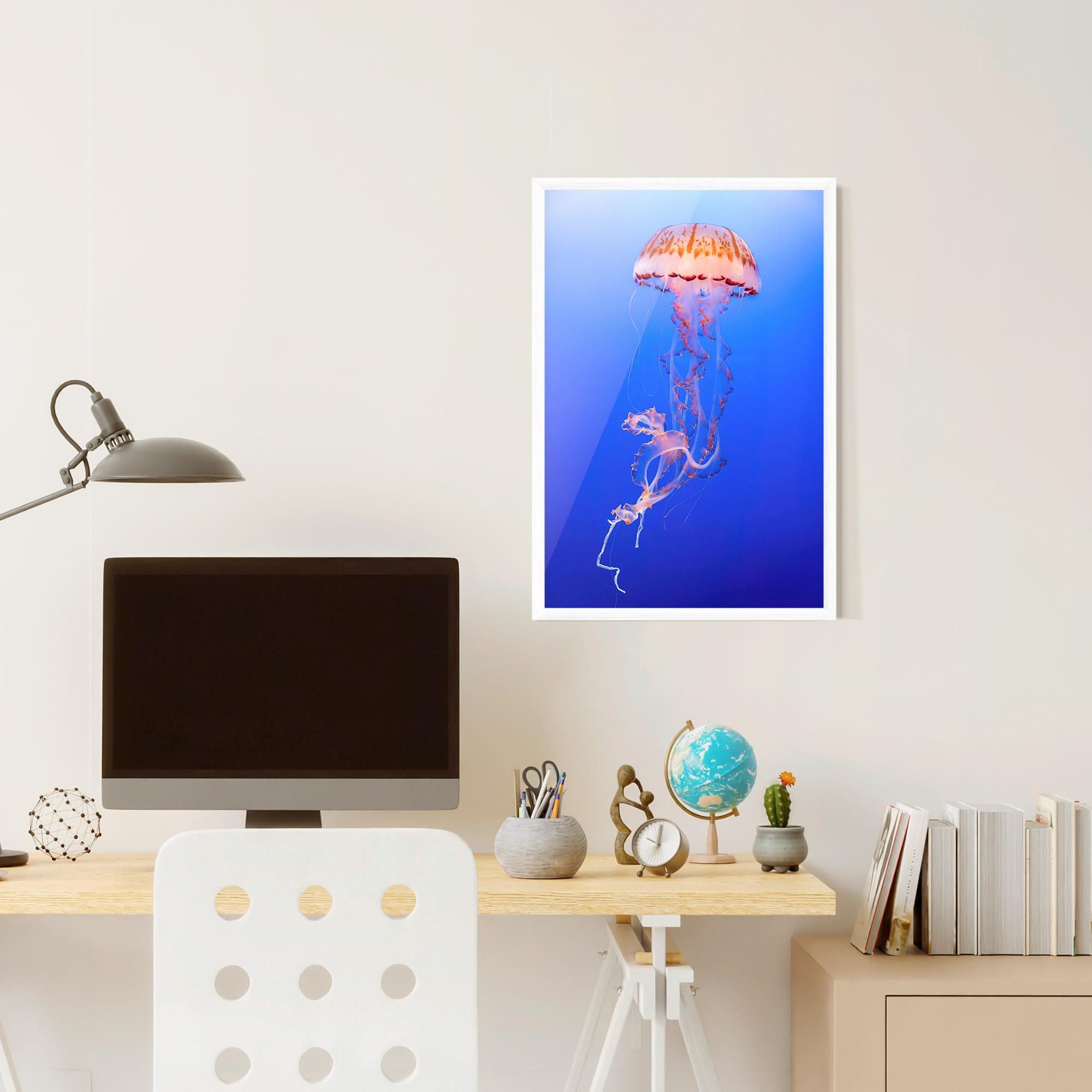 Gerahmte Poster Pretty White Jellyfish mockup 6