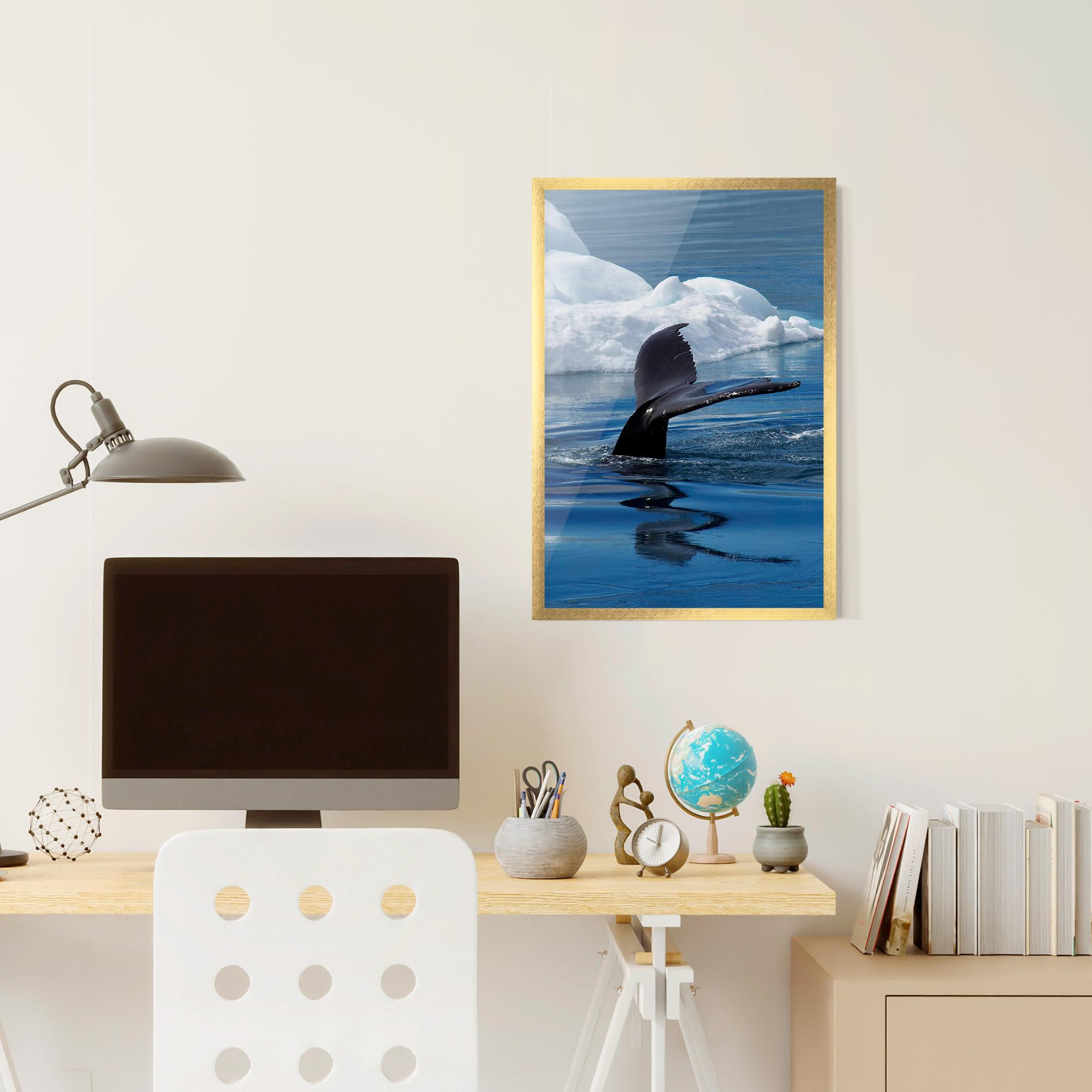 Gerahmte Poster Whale Tail mockup 6