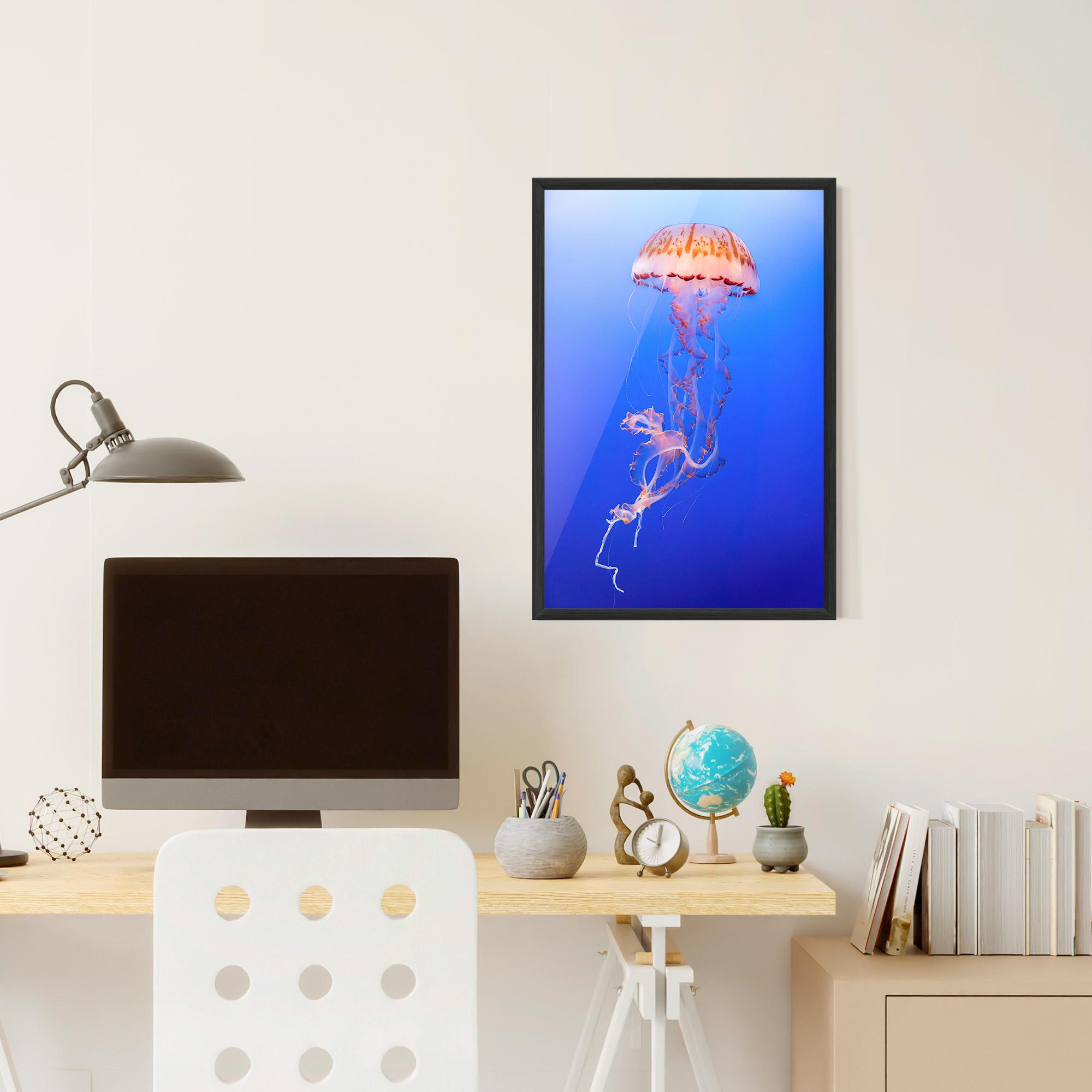 Gerahmte Poster Pretty White Jellyfish mockup 6