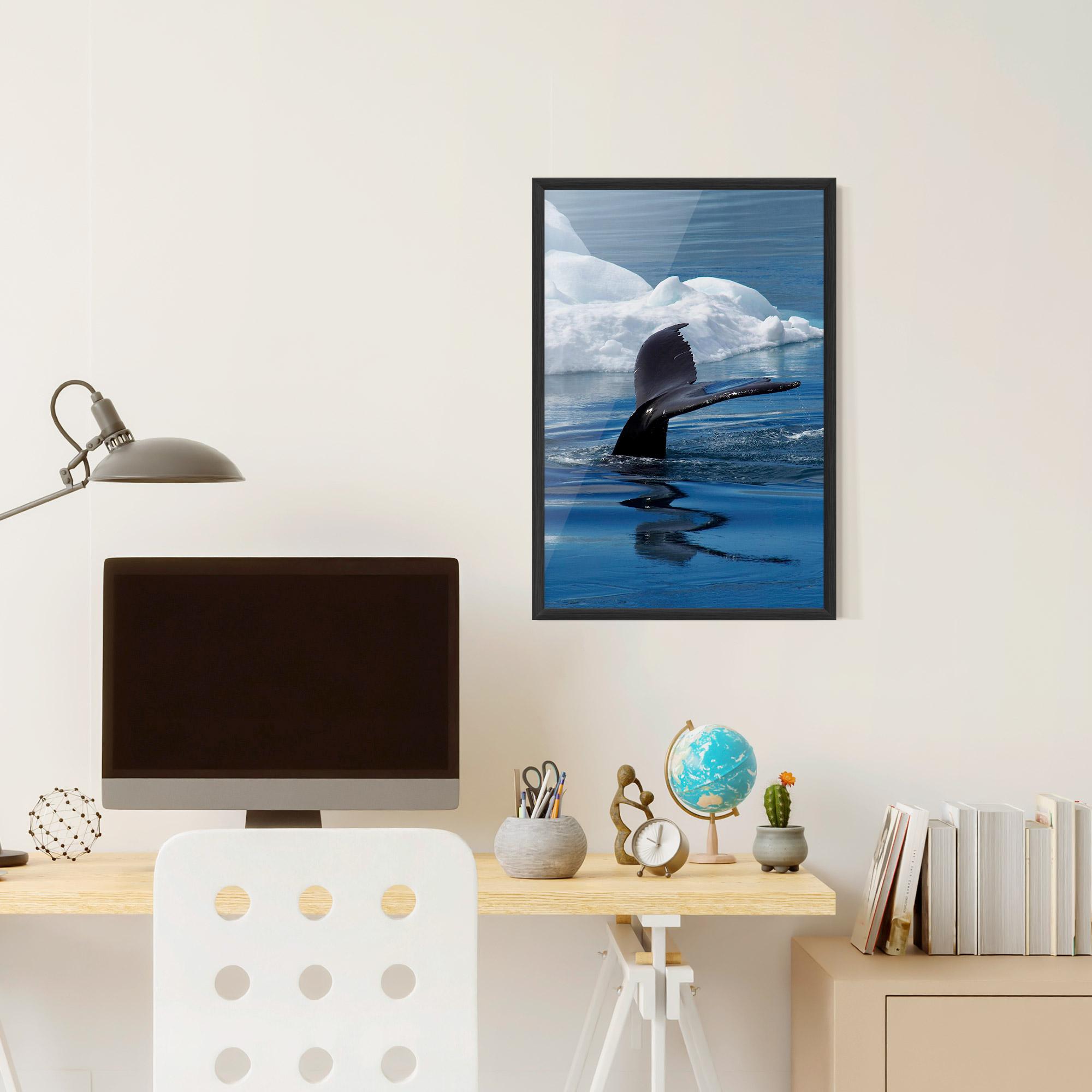 Gerahmte Poster Whale Tail mockup 6