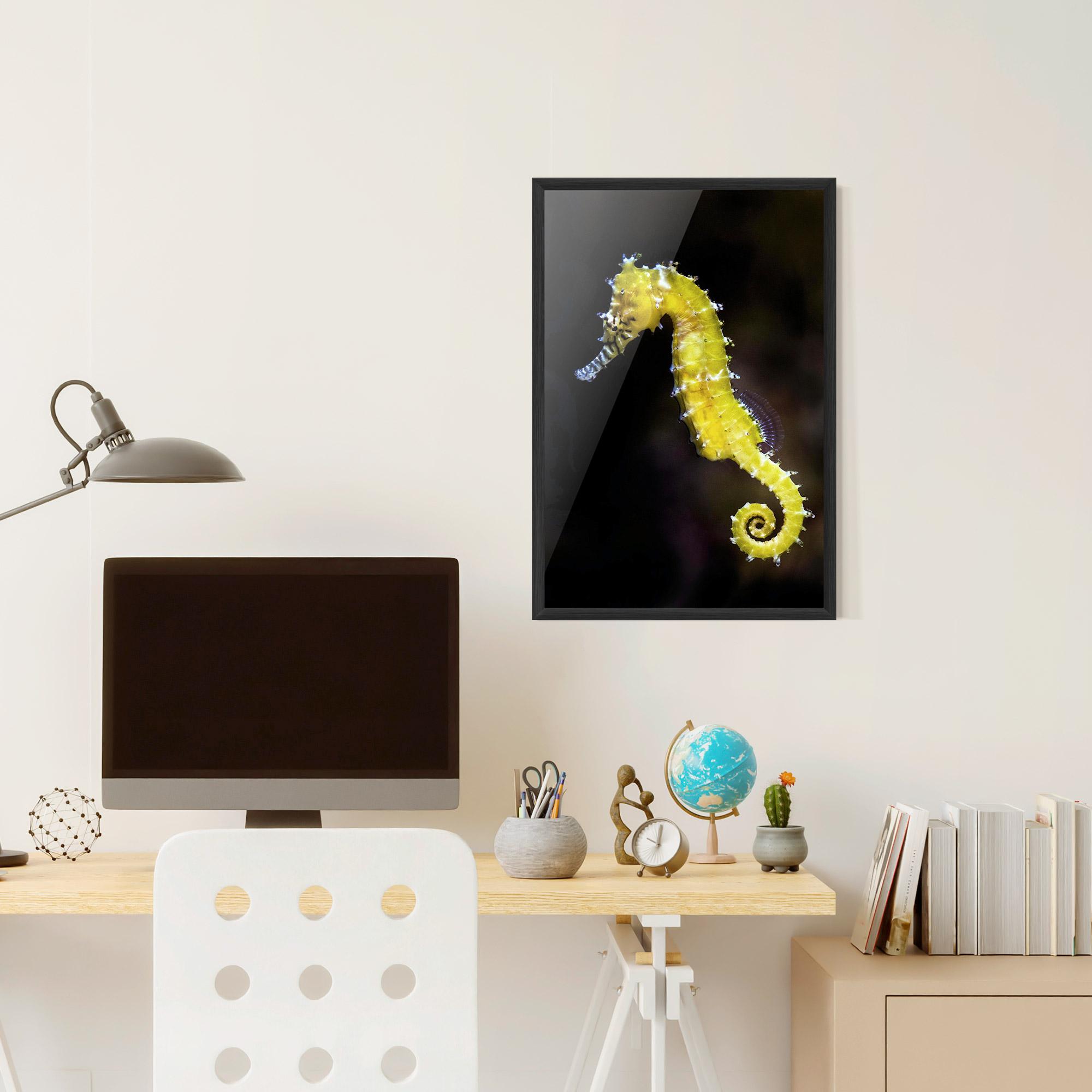 Gerahmte Poster Yellow Seahorse mockup 6