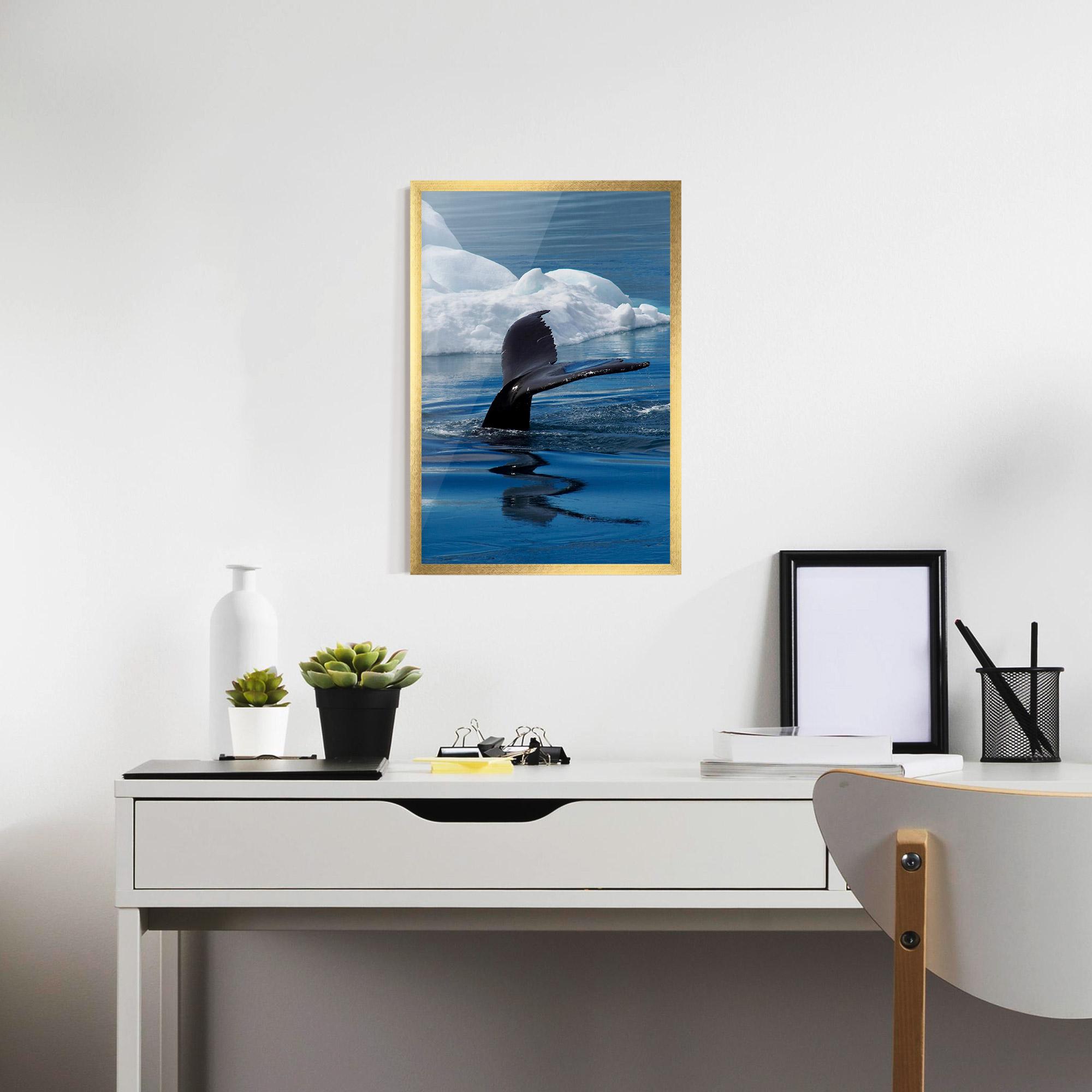 Gerahmte Poster Whale Tail mockup 7