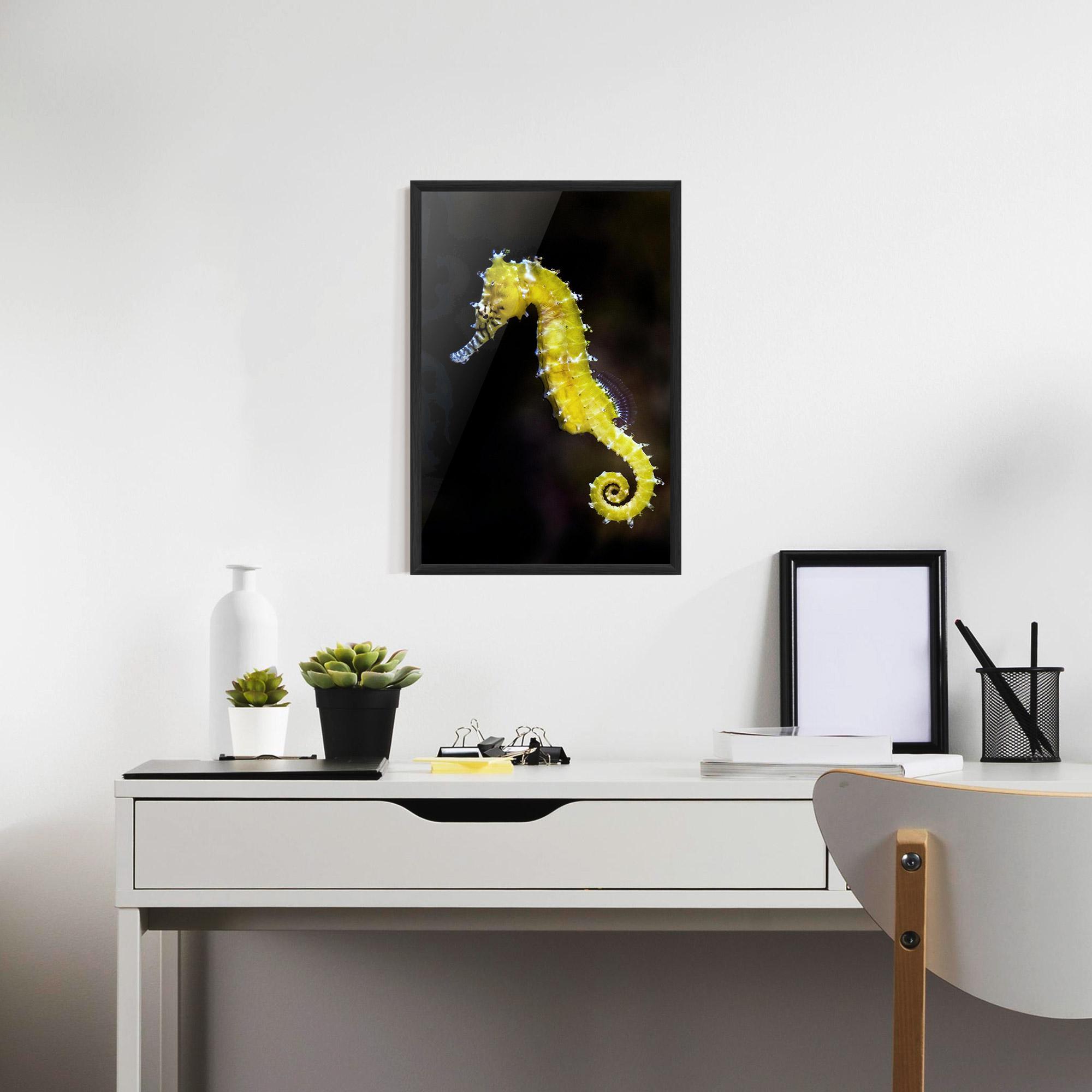 Gerahmte Poster Yellow Seahorse mockup 7