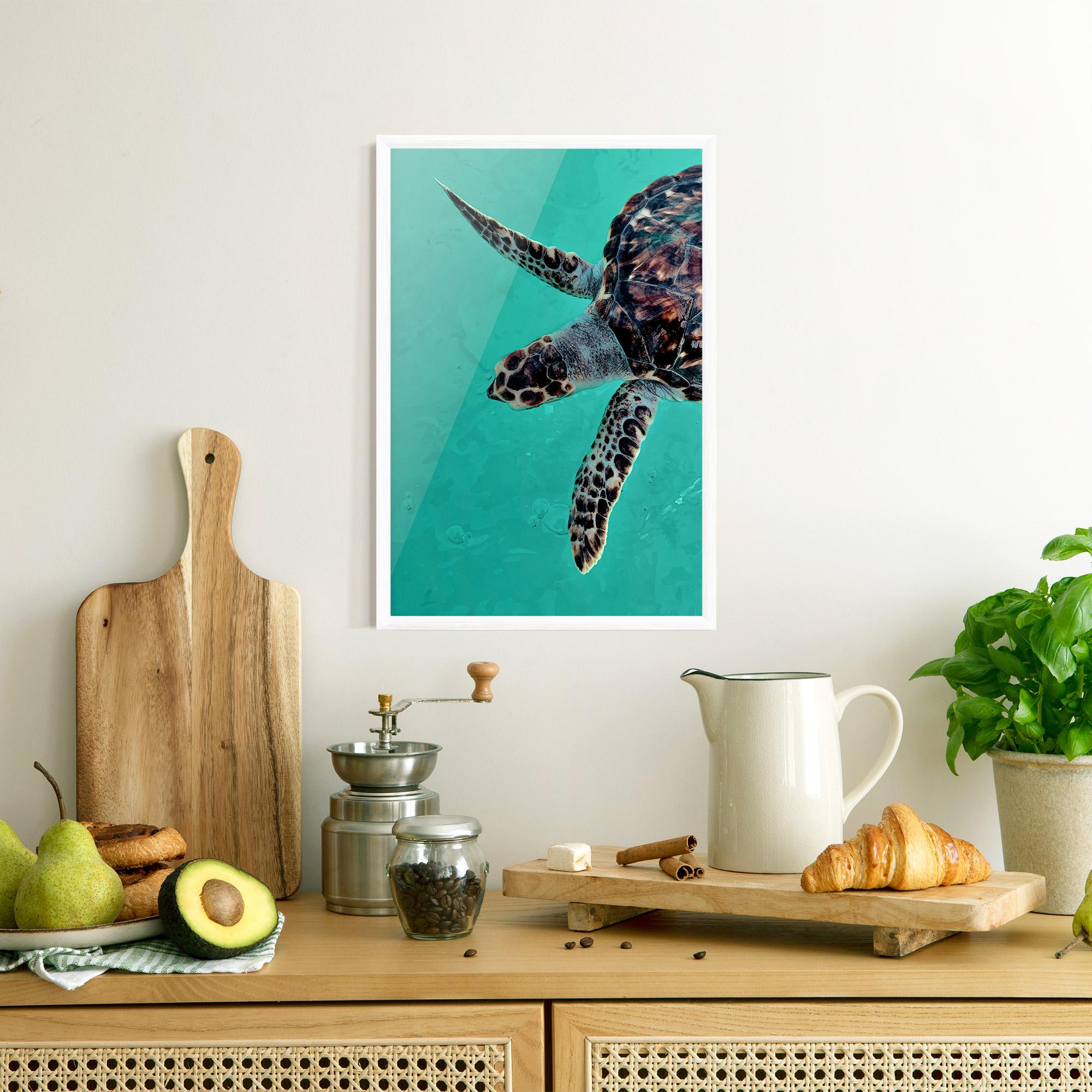 Gerahmte Poster Turtle Sweeming mockup 8