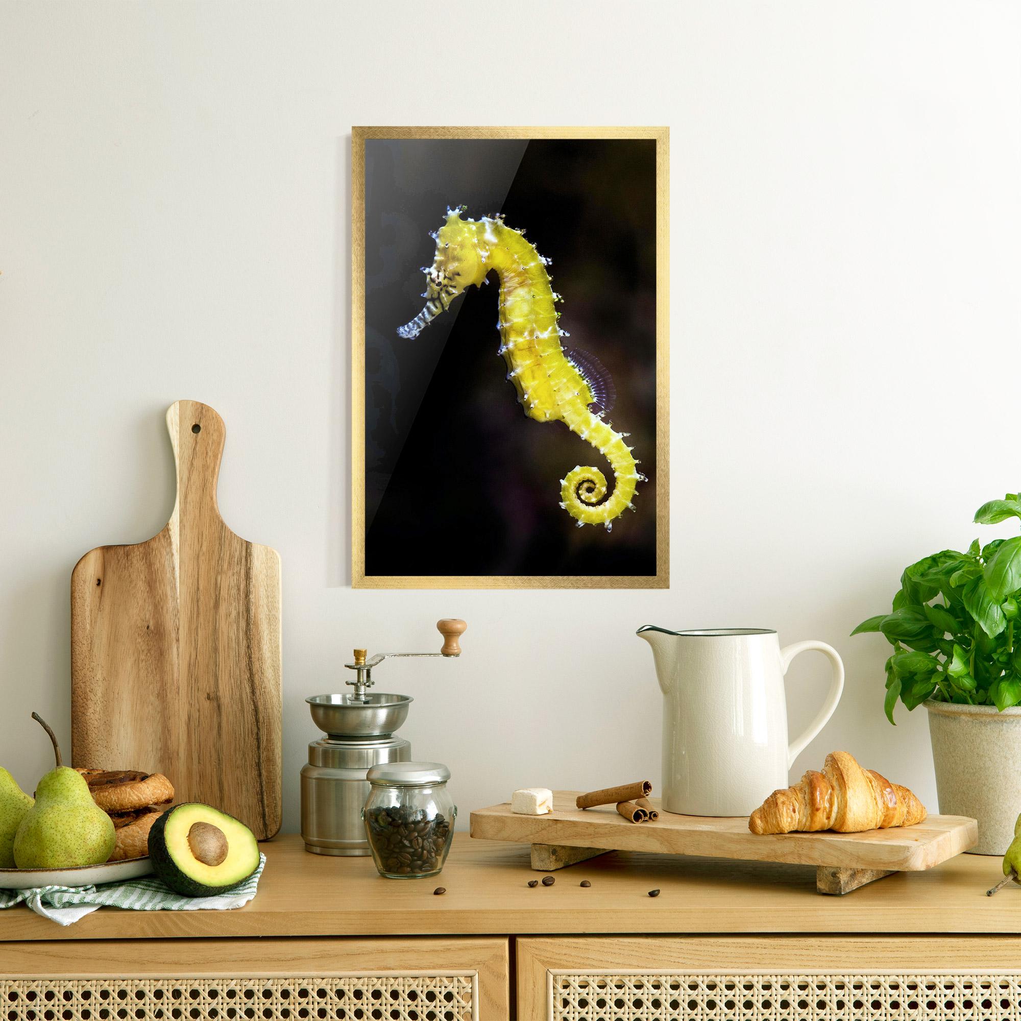 Gerahmte Poster Yellow Seahorse mockup 8