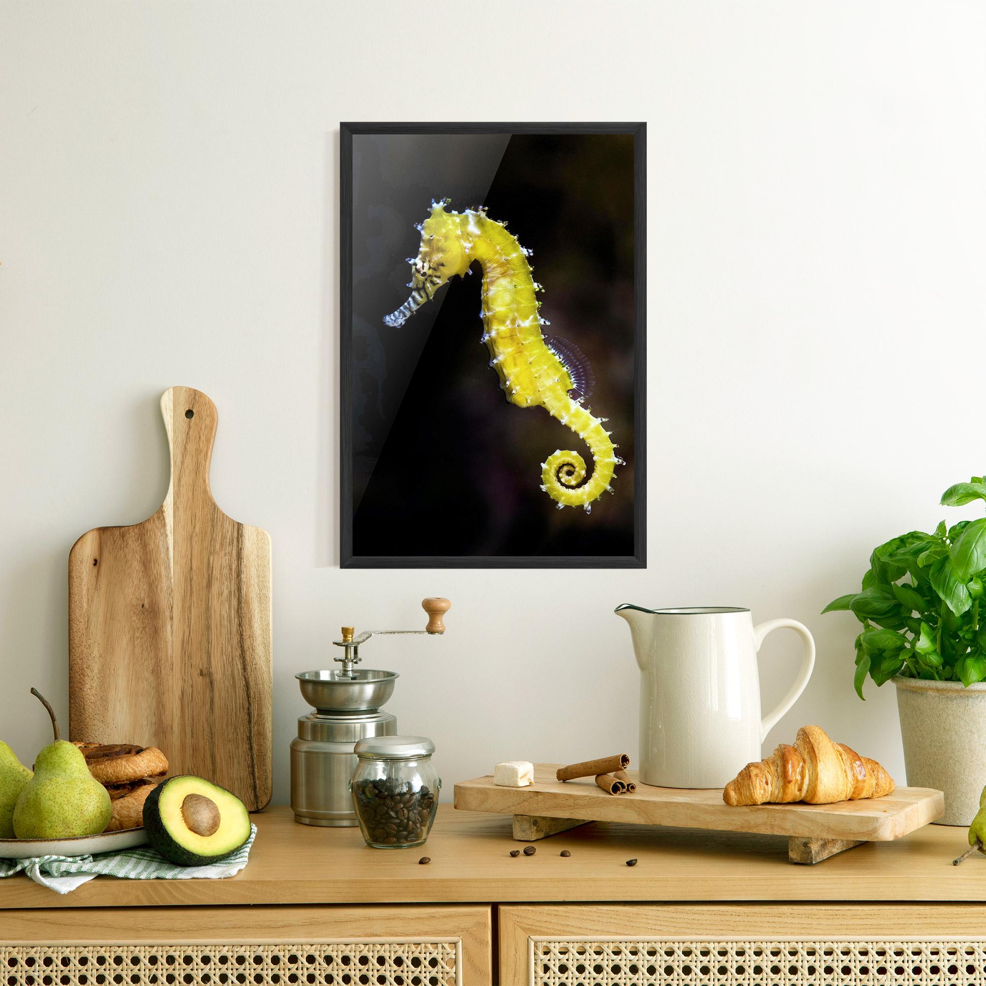 Gerahmte Poster Yellow Seahorse mockup 8