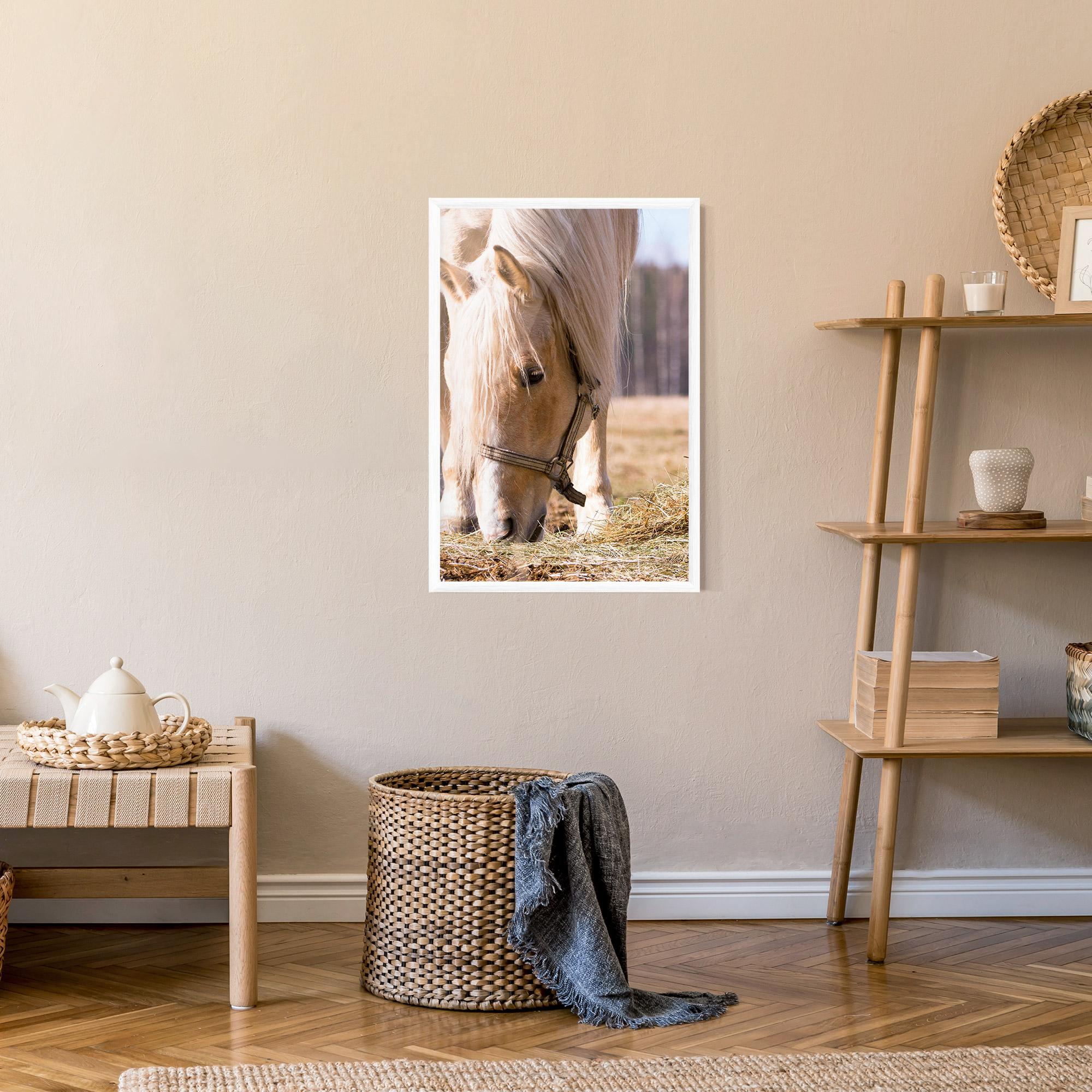 Gerahmte Poster Cream Horse Eating mockup 9