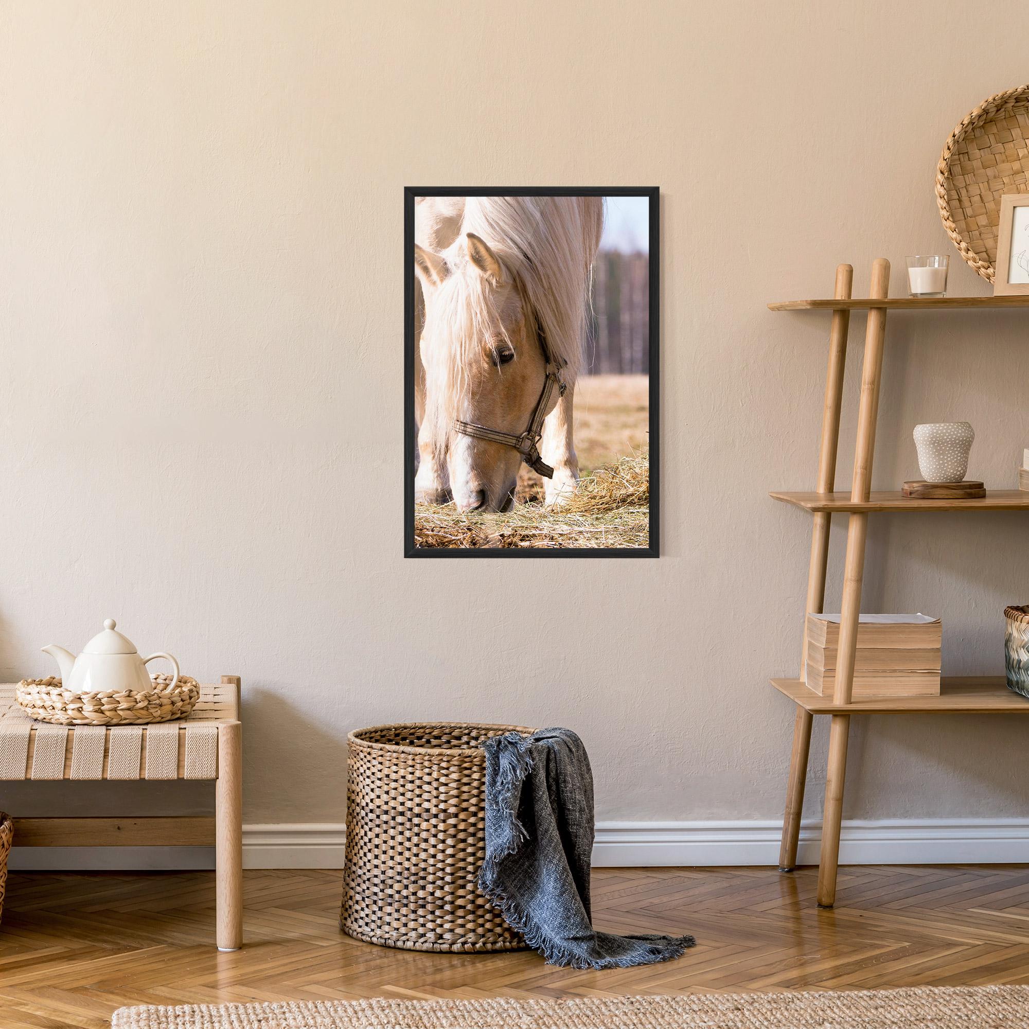 Gerahmte Poster Cream Horse Eating mockup 9