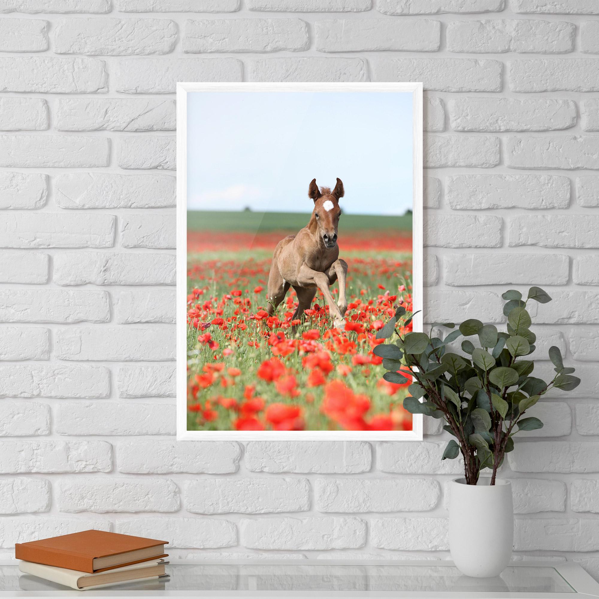Gerahmte Poster Red Flowers Horse mockup 5