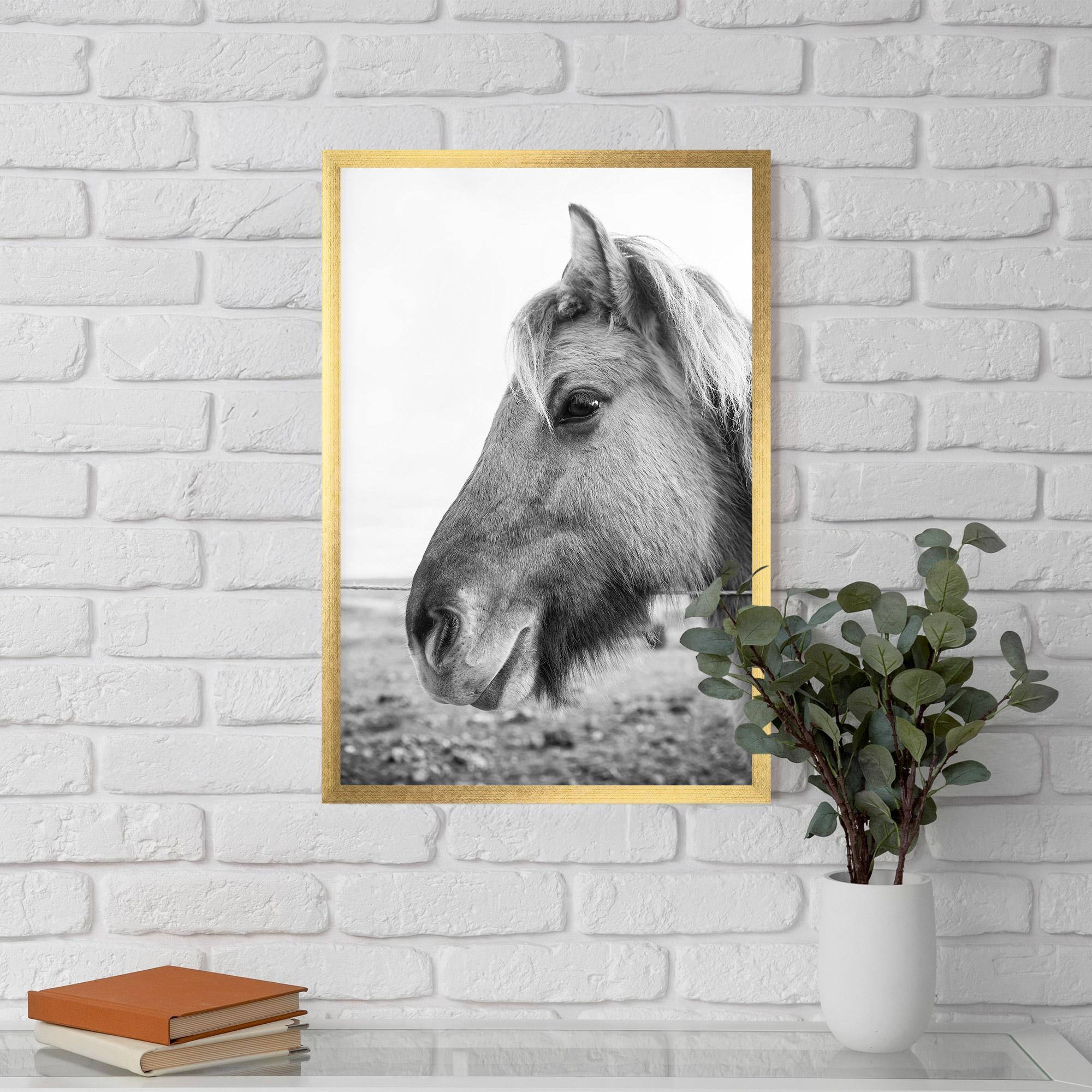 Gerahmte Poster Gray Horse Head mockup 5