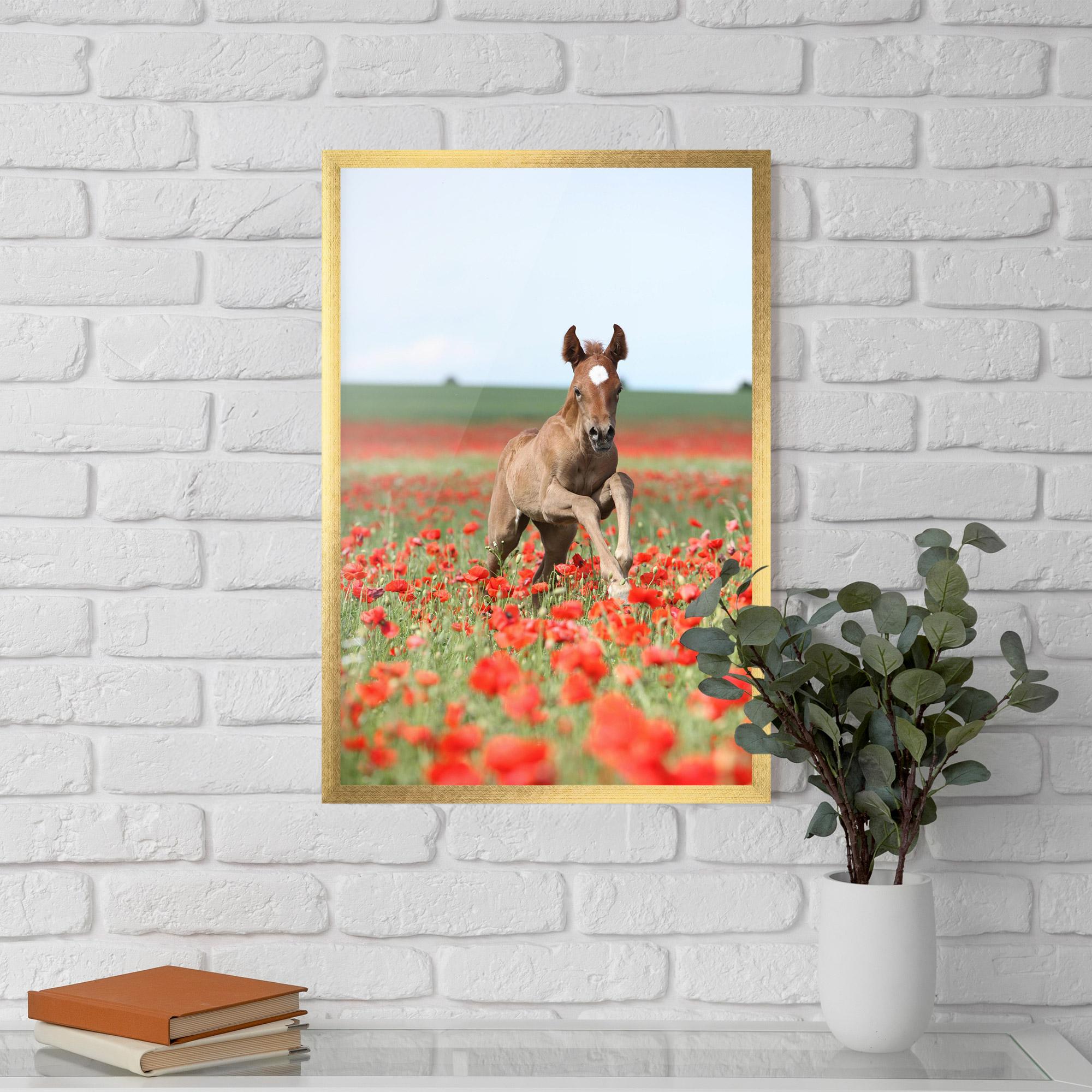 Gerahmte Poster Red Flowers Horse mockup 5