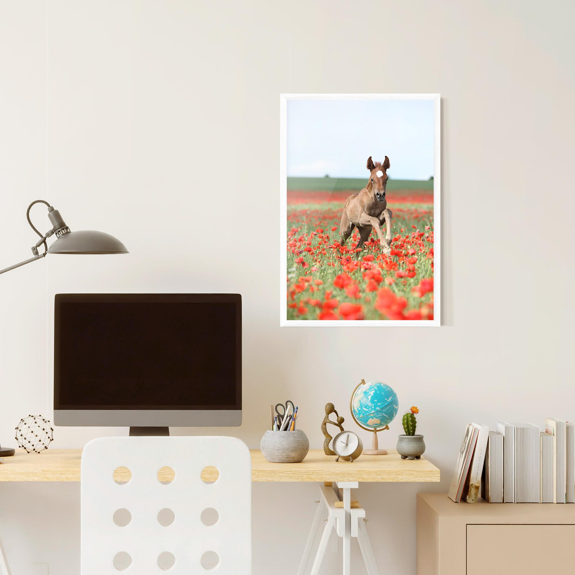Gerahmte Poster Red Flowers Horse mockup 6