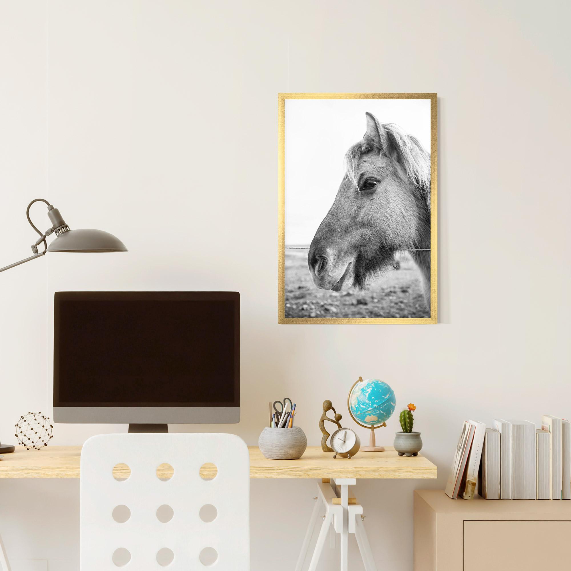 Gerahmte Poster Gray Horse Head mockup 6