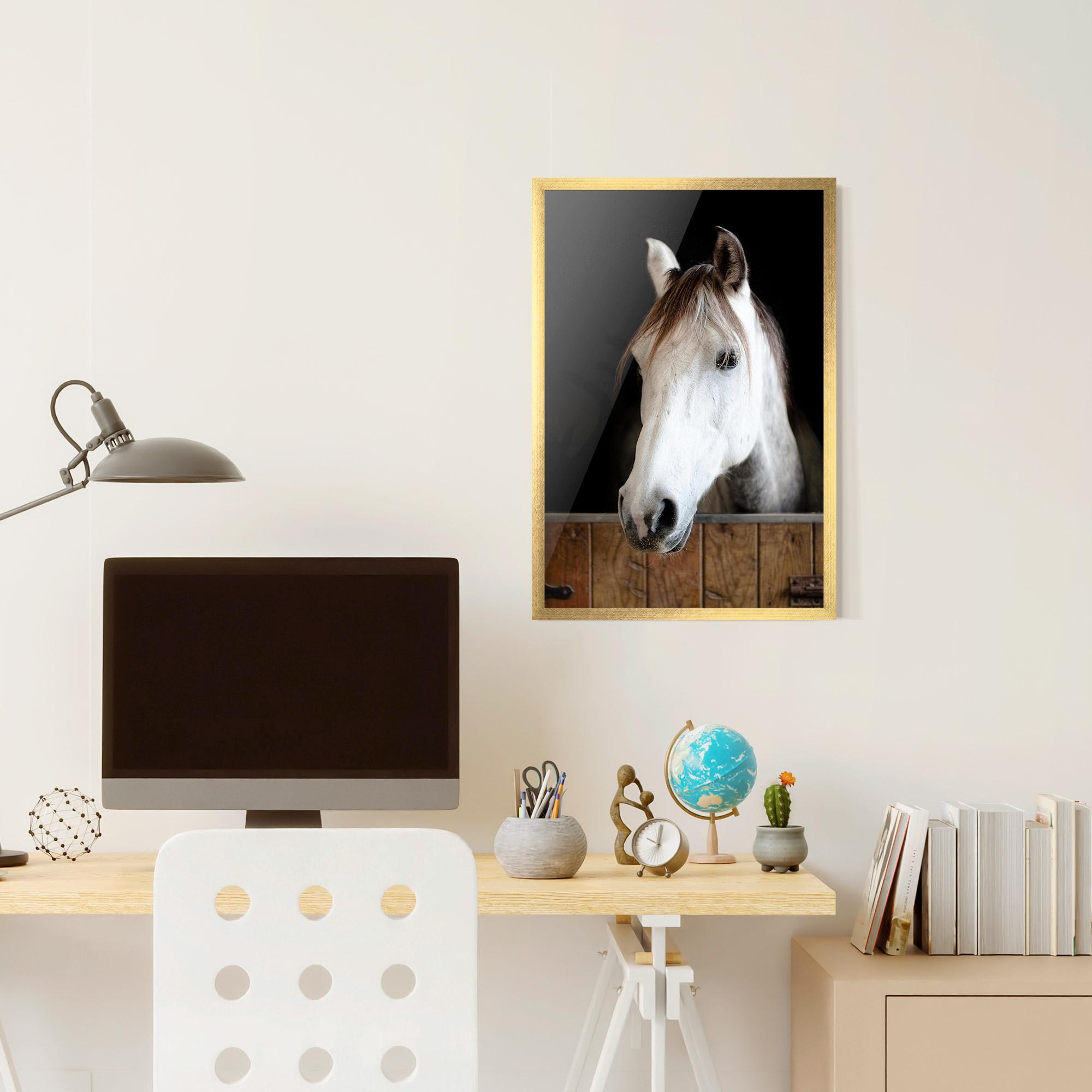 Gerahmte Poster Grey Horse Head mockup 6