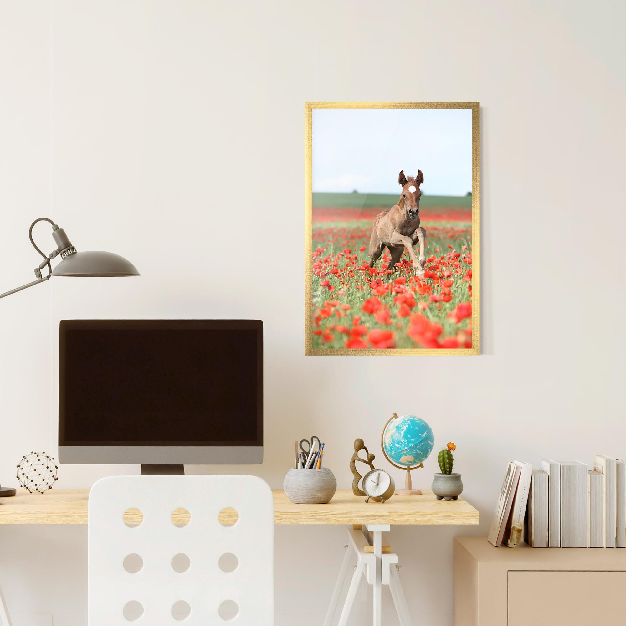 Gerahmte Poster Red Flowers Horse mockup 6